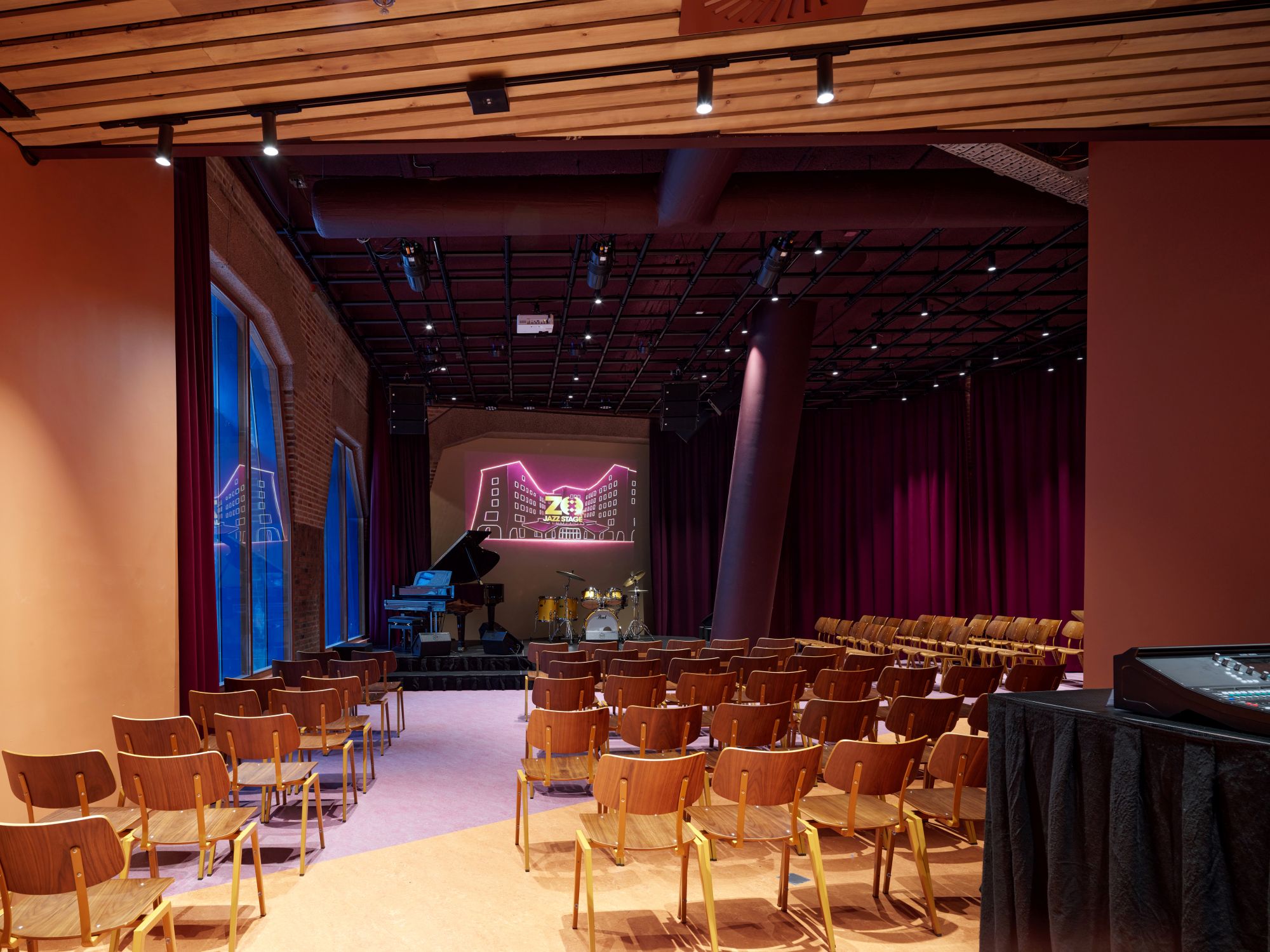 luxe theater