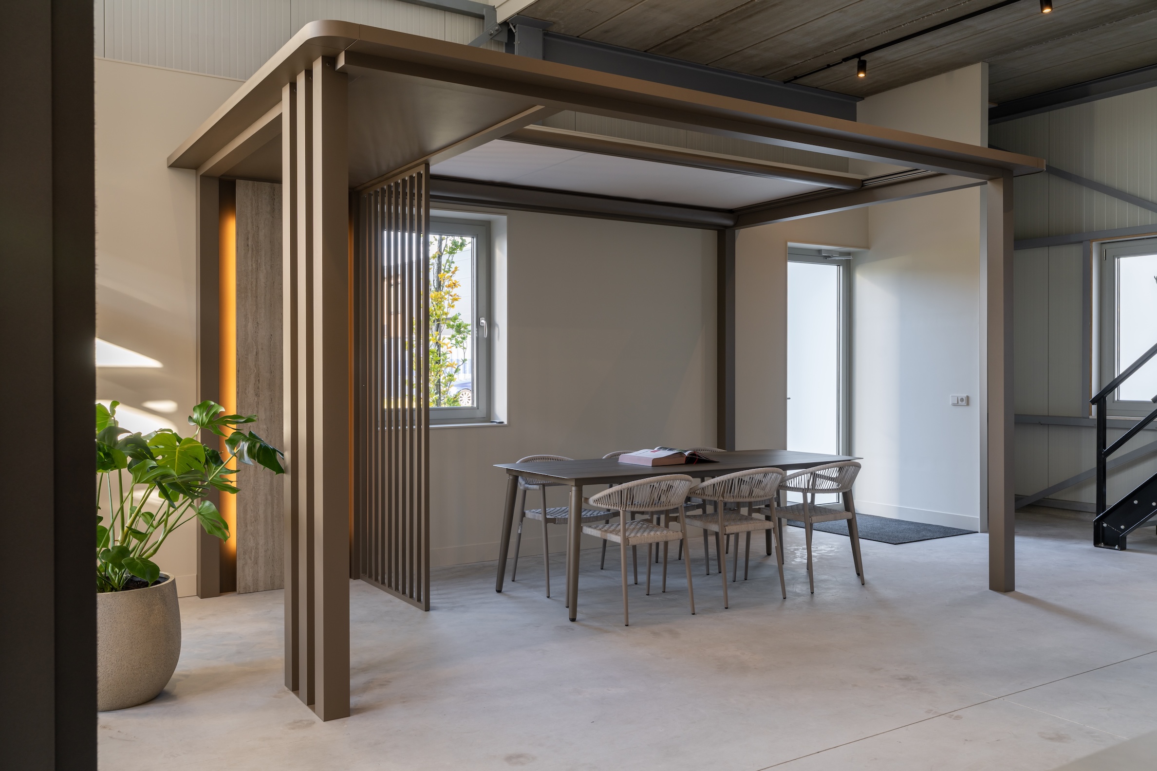 overkapping met luxe buitenkast