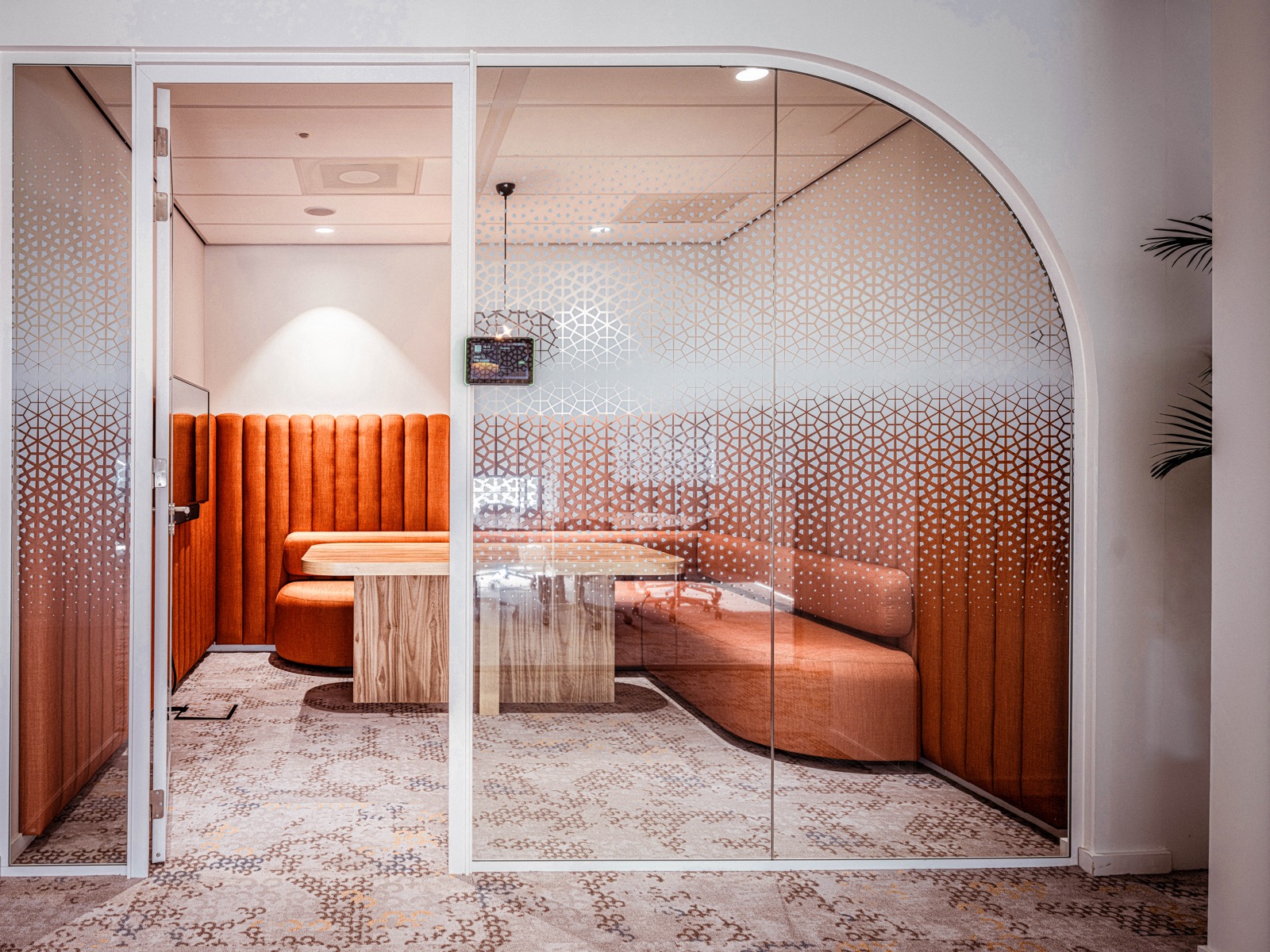 kantoor met luxe akoestische oplossing