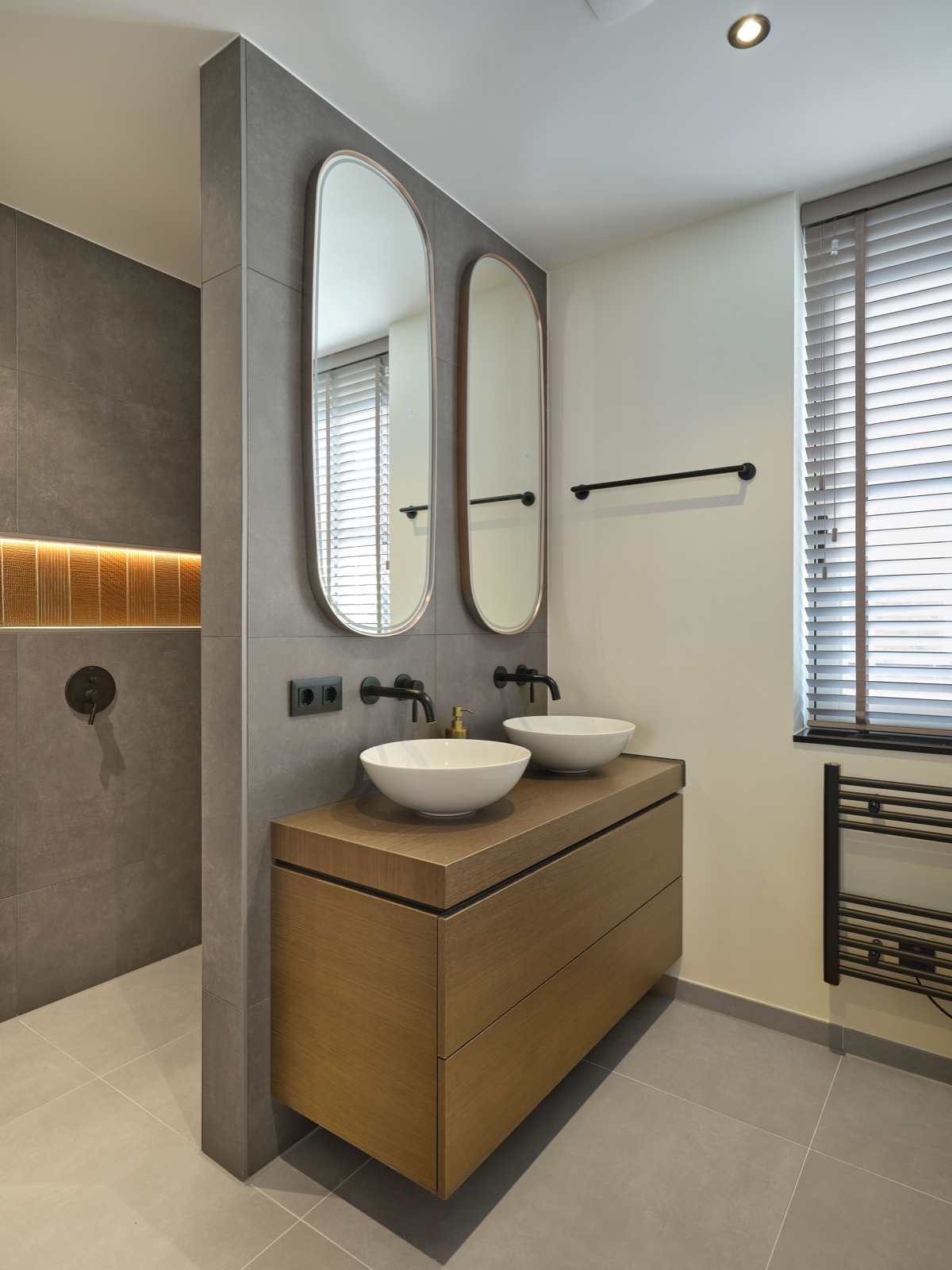 badkamer met maatwerk meubel