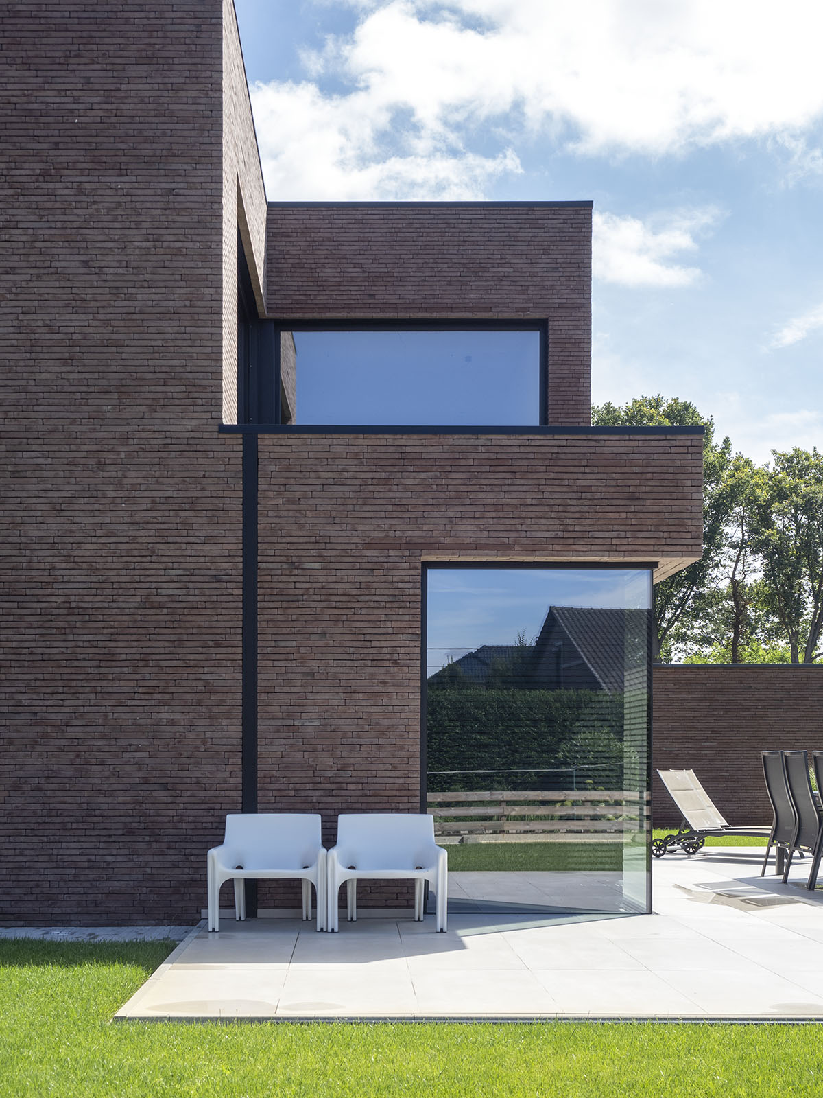stoelen bij villa