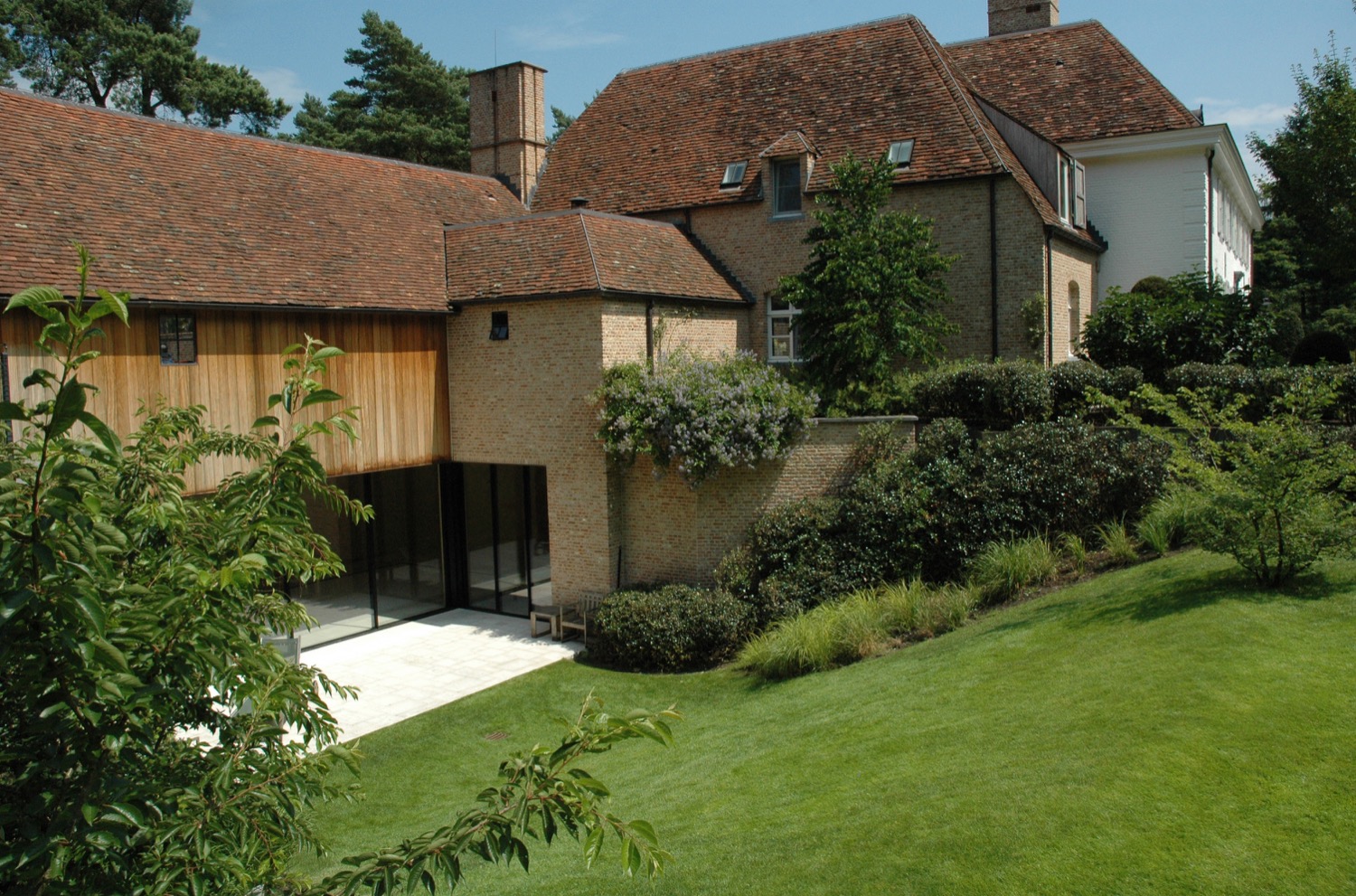 villa met bijgebouwen