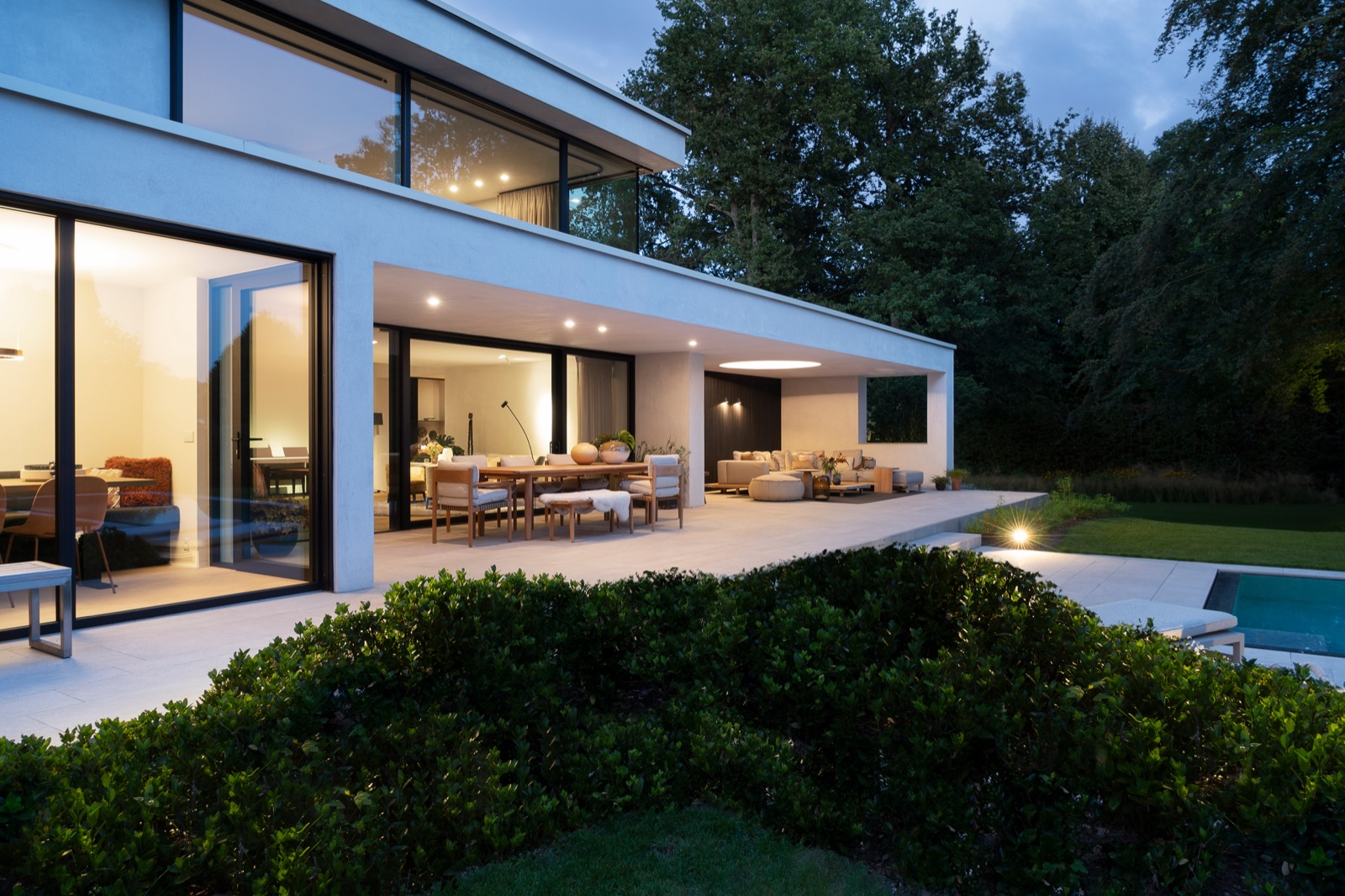 exclusieve tuin met zwembad