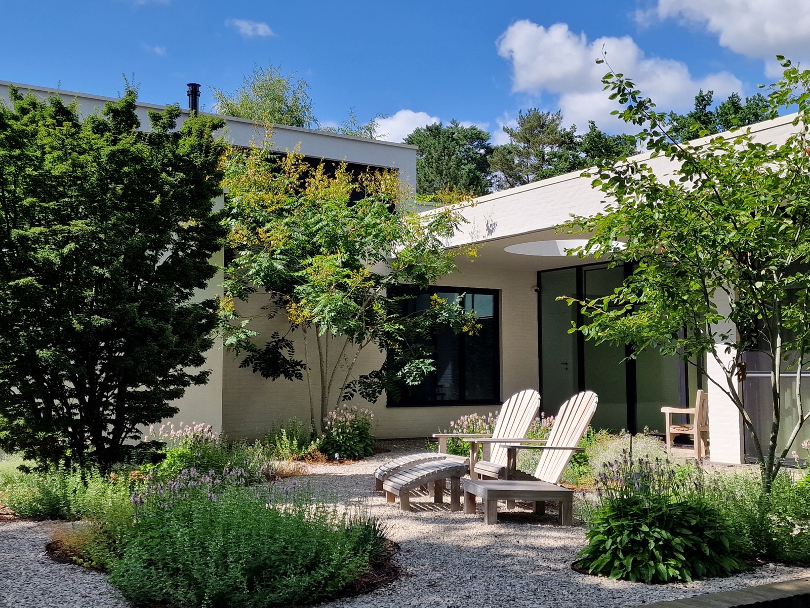 luxe tuin met zitje