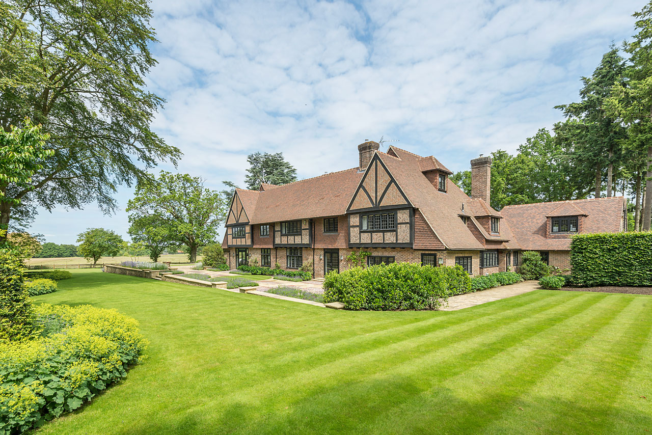 villa met groene tuin