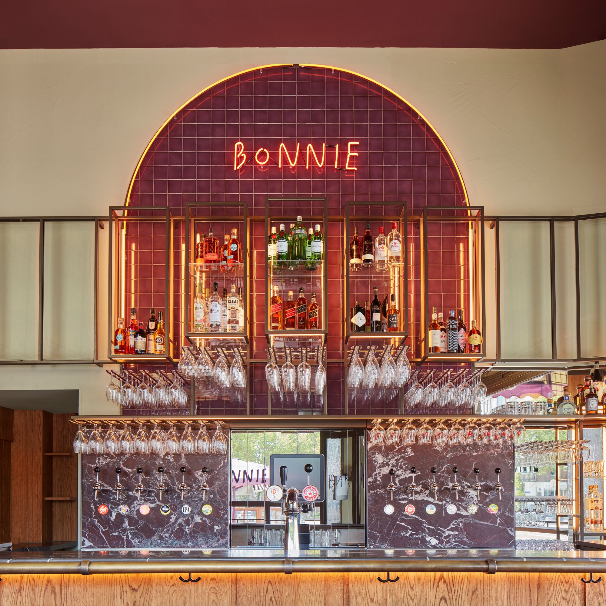 luxe bar met inrichting