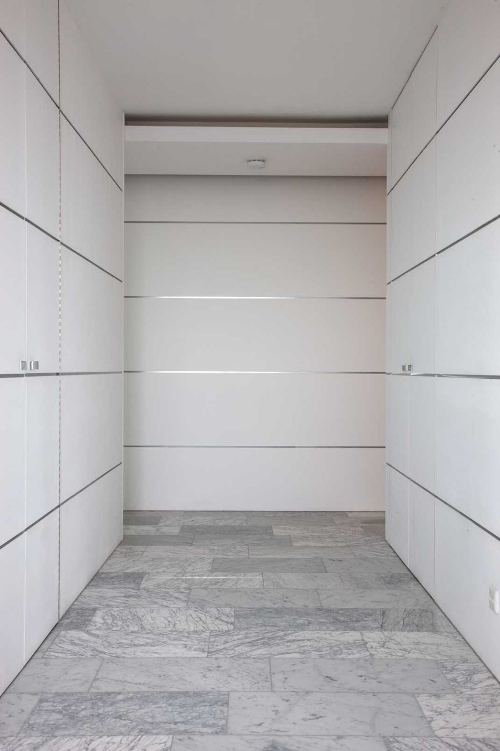 interieur hal met natuursteen