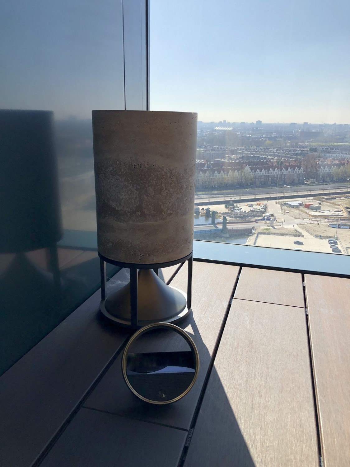 sonos speaker met controller