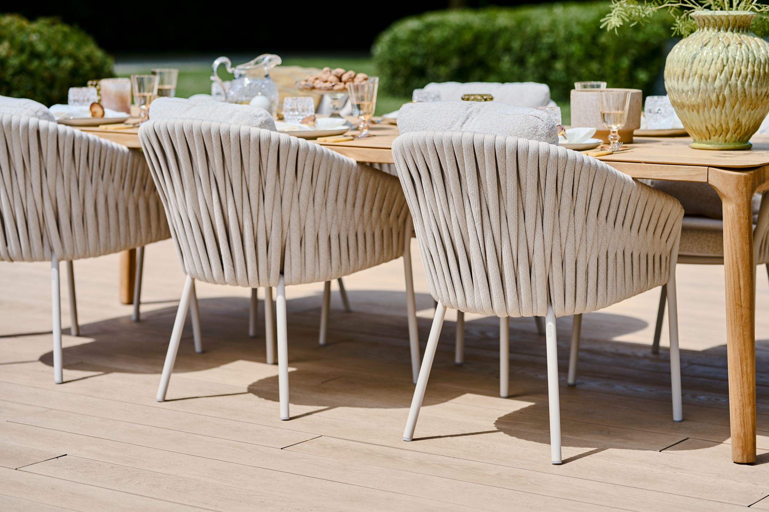 luxe dining table
