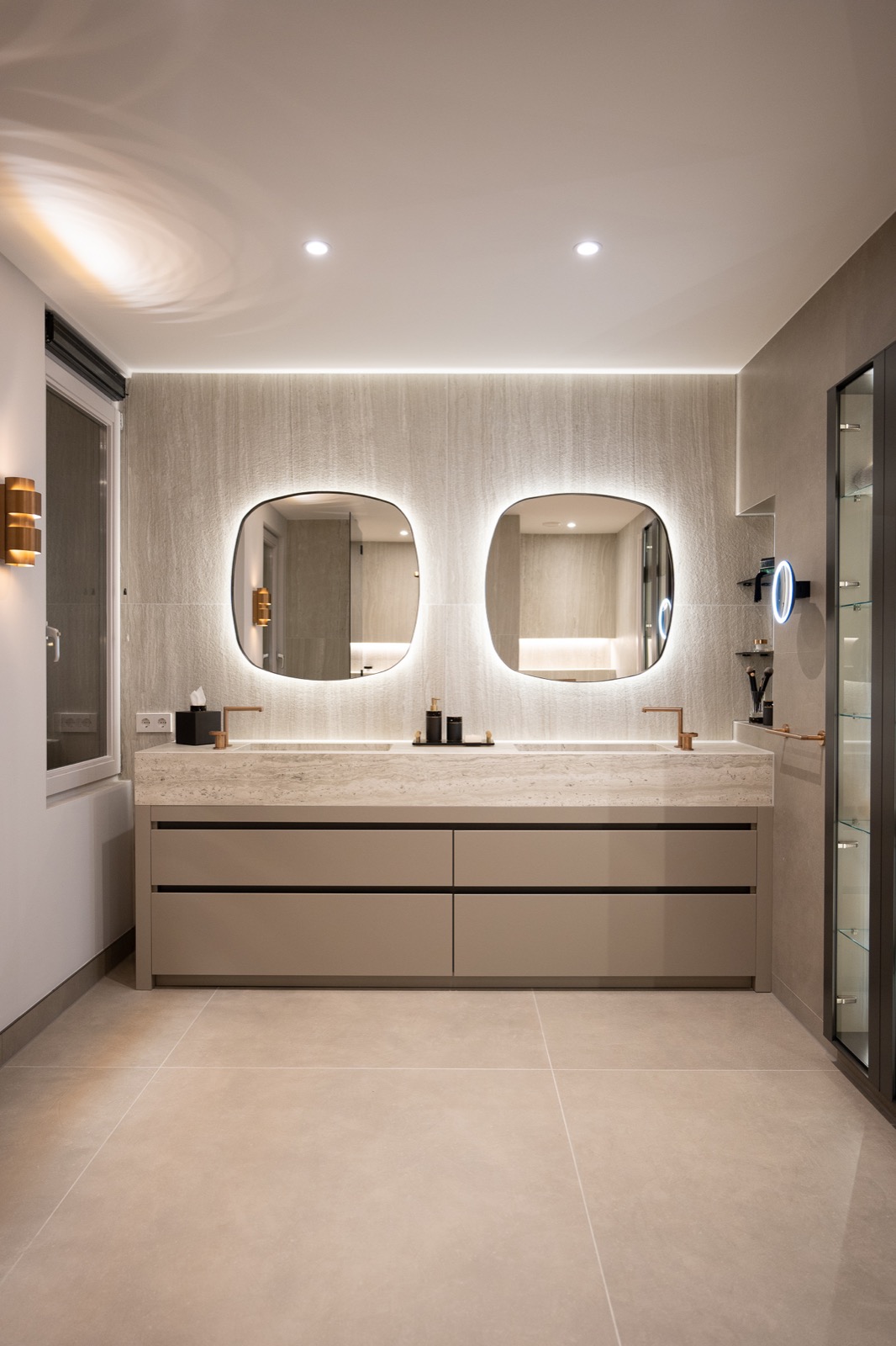 design badkamer met luxe badkamermeubel