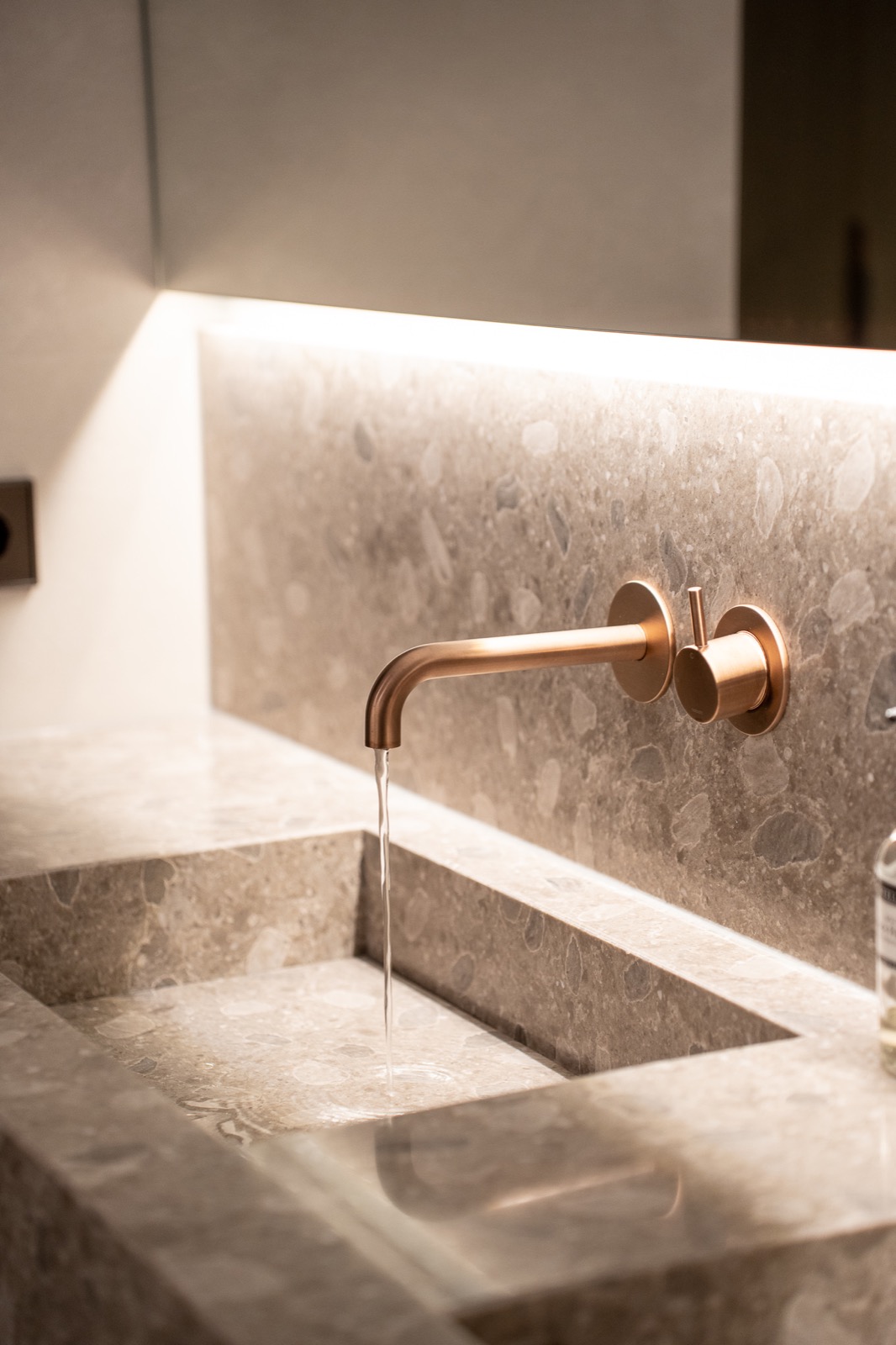 luxe wastafel met kraan