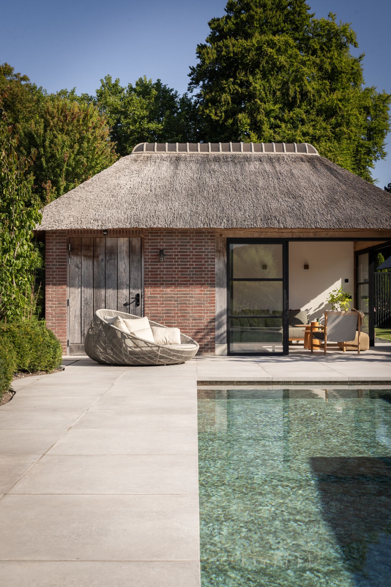 poolhouse