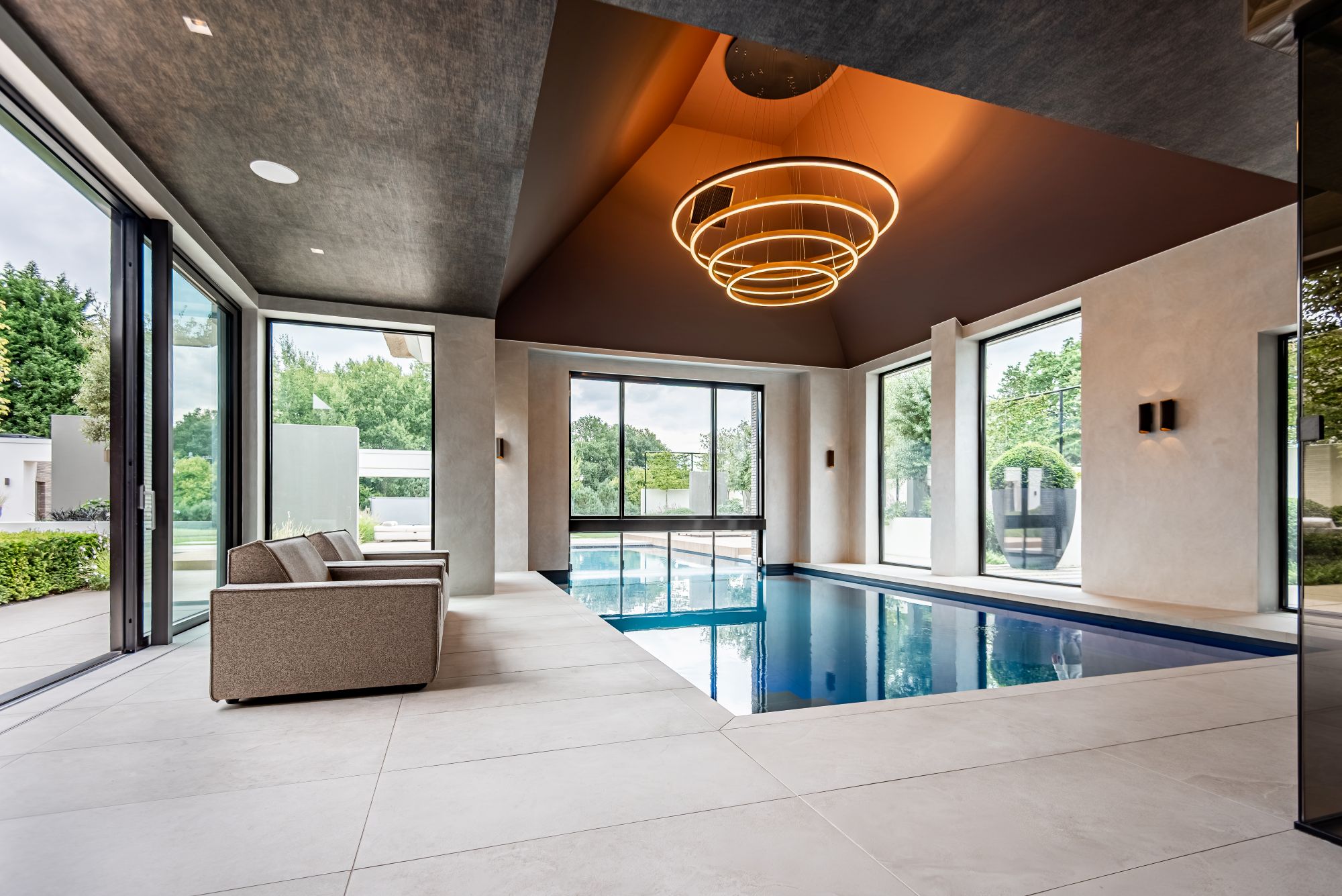 luxe binnenzwembad