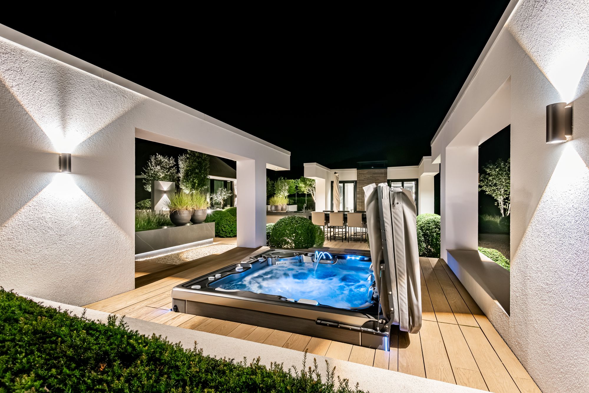 luxe jacuzzi