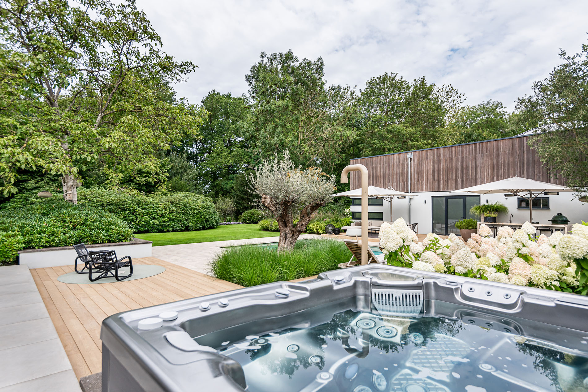 luxe jacuzzi
