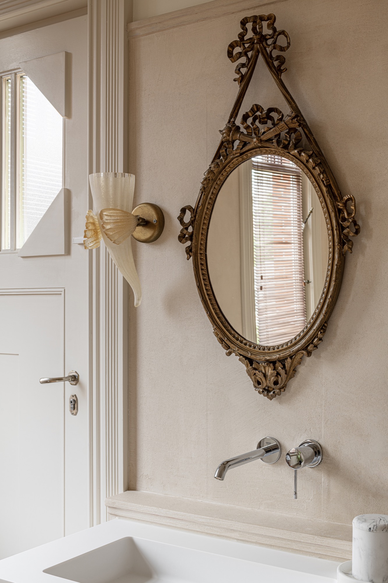 luxe spiegel in badkamer