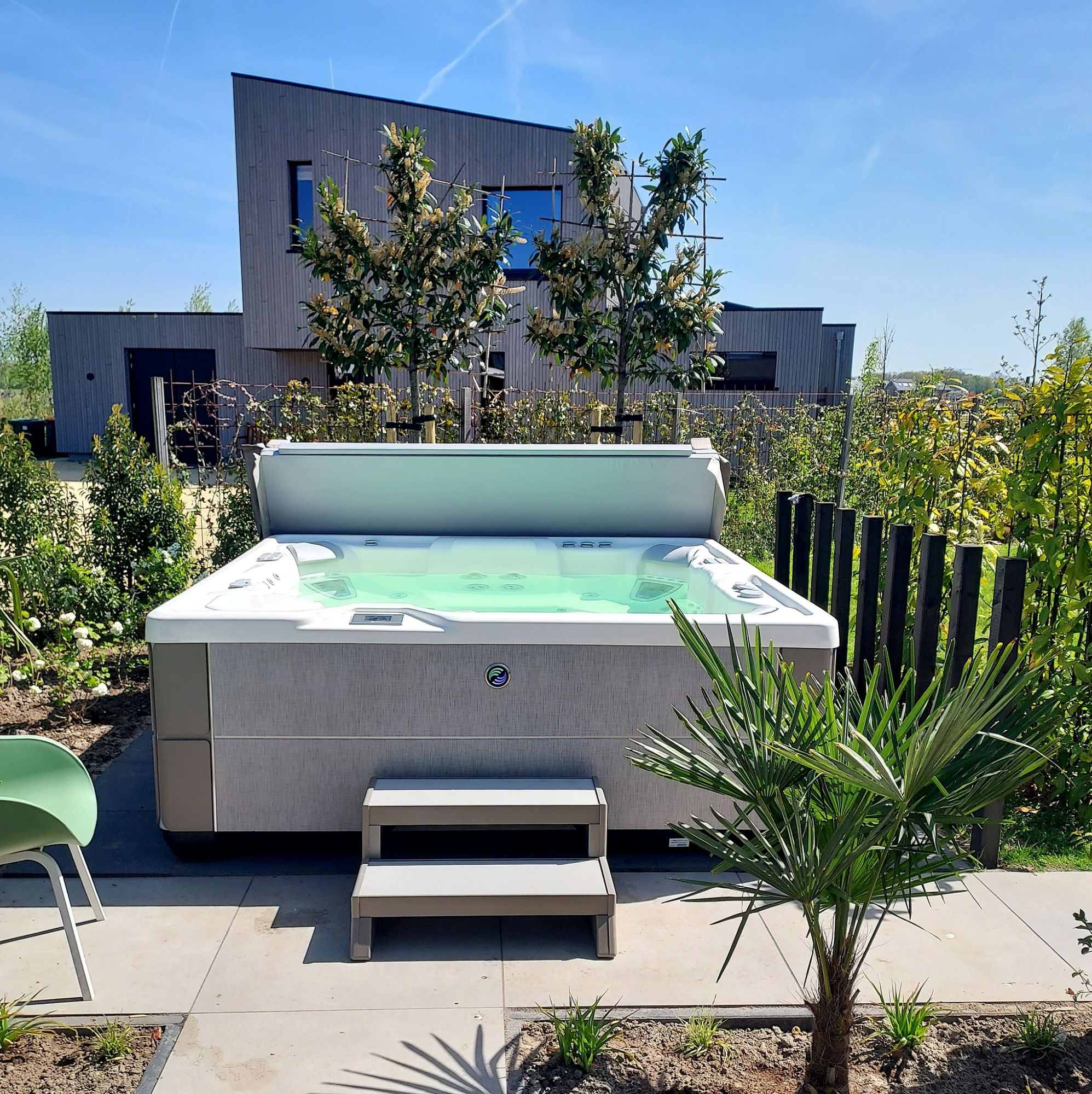 luxe jacuzzi