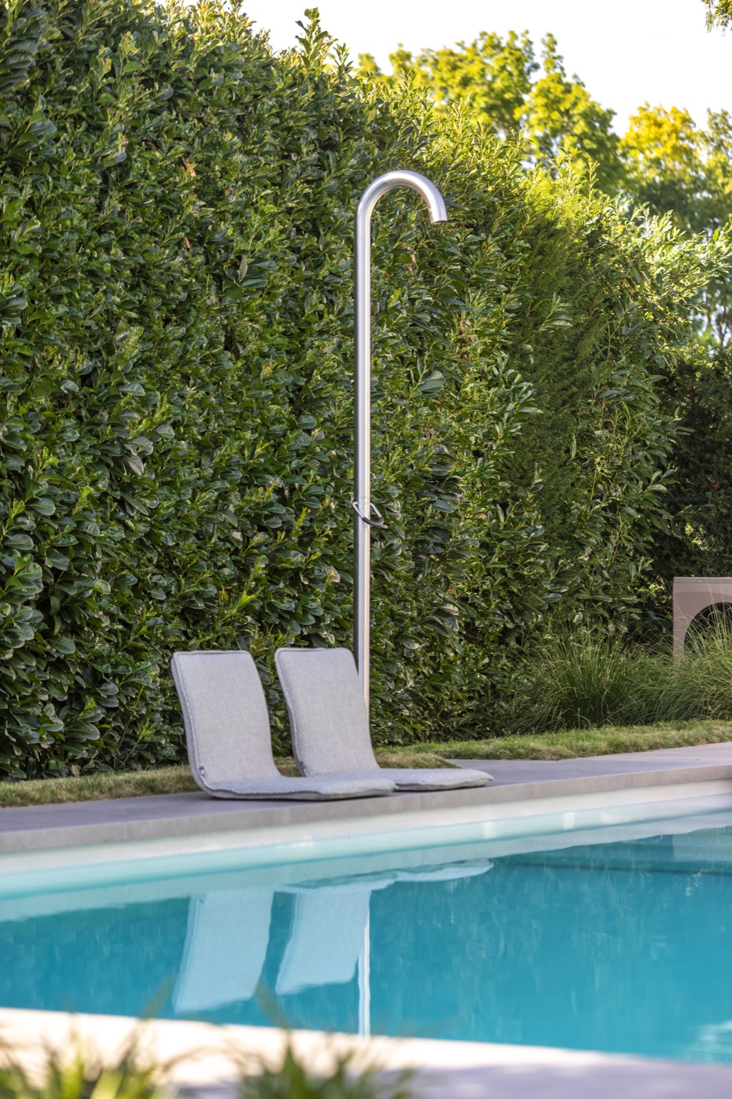 luxe buitendouche in tuin