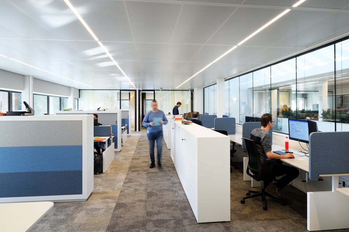 werkplek met kasten