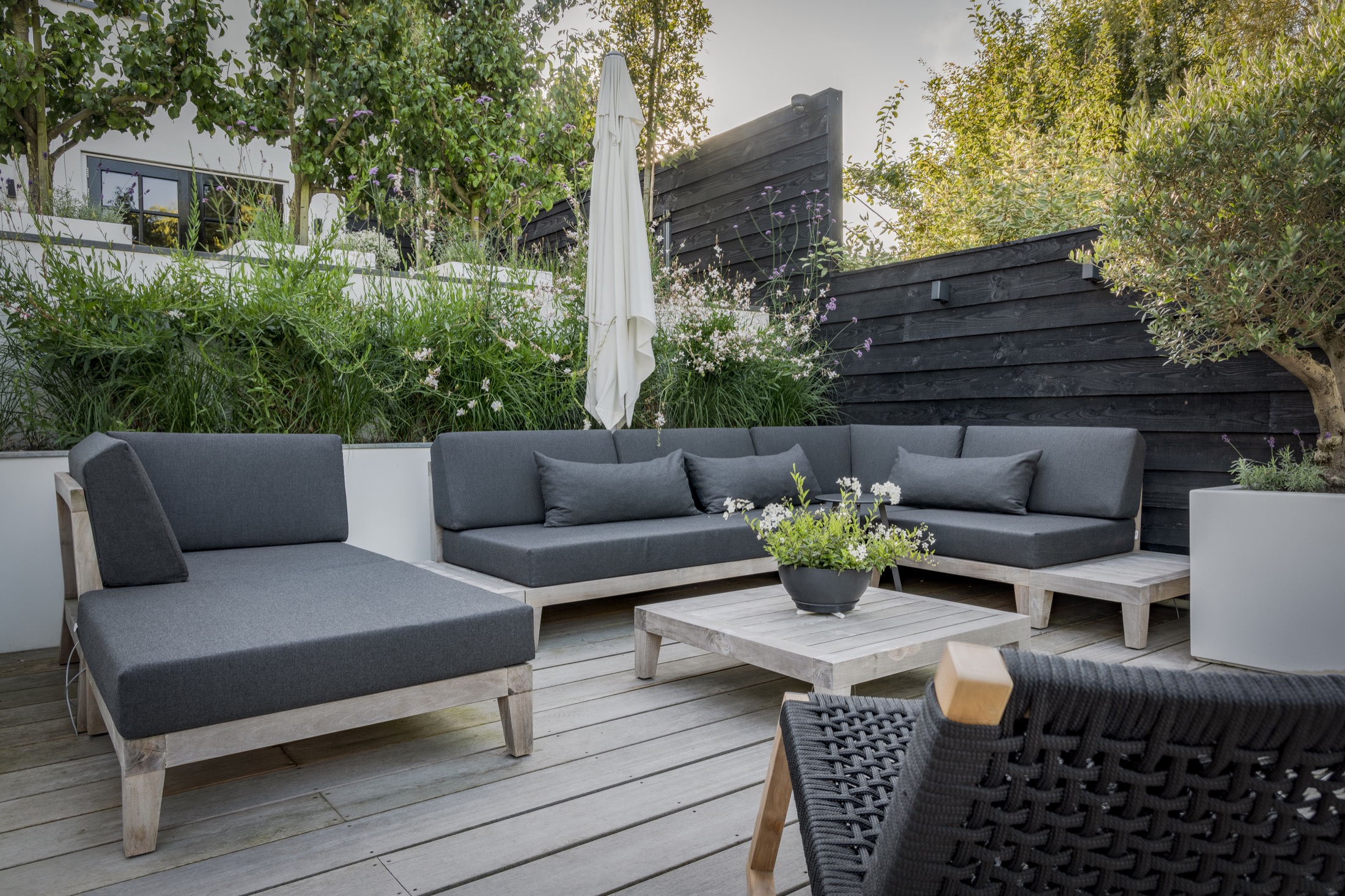 luxe tuin met niveauverschillen