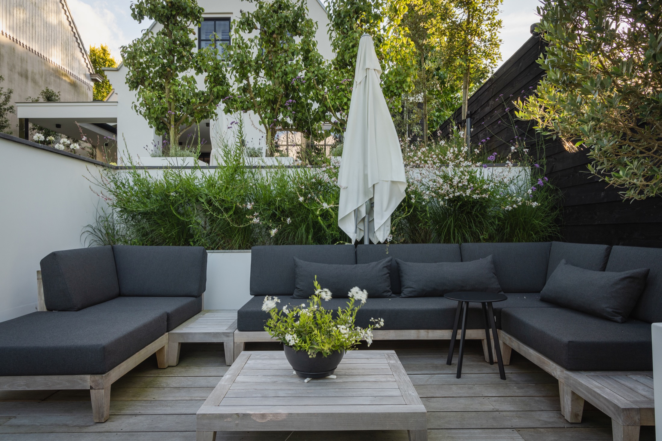 sfeervolle tuin inrichting met terrassen