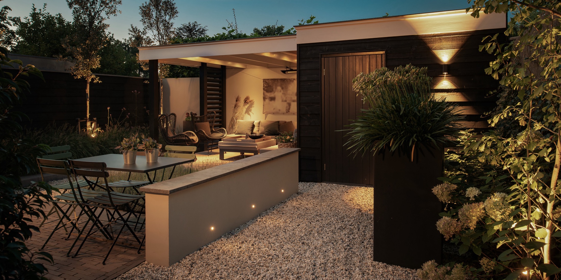 luxe tuin met buitenverlichting