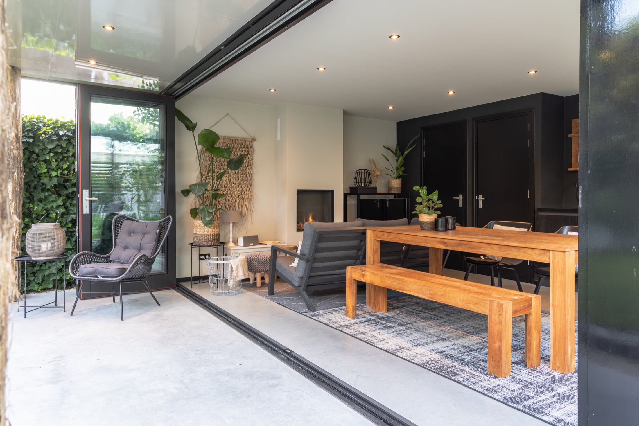 luxe terrasoverkapping met glazen deuren