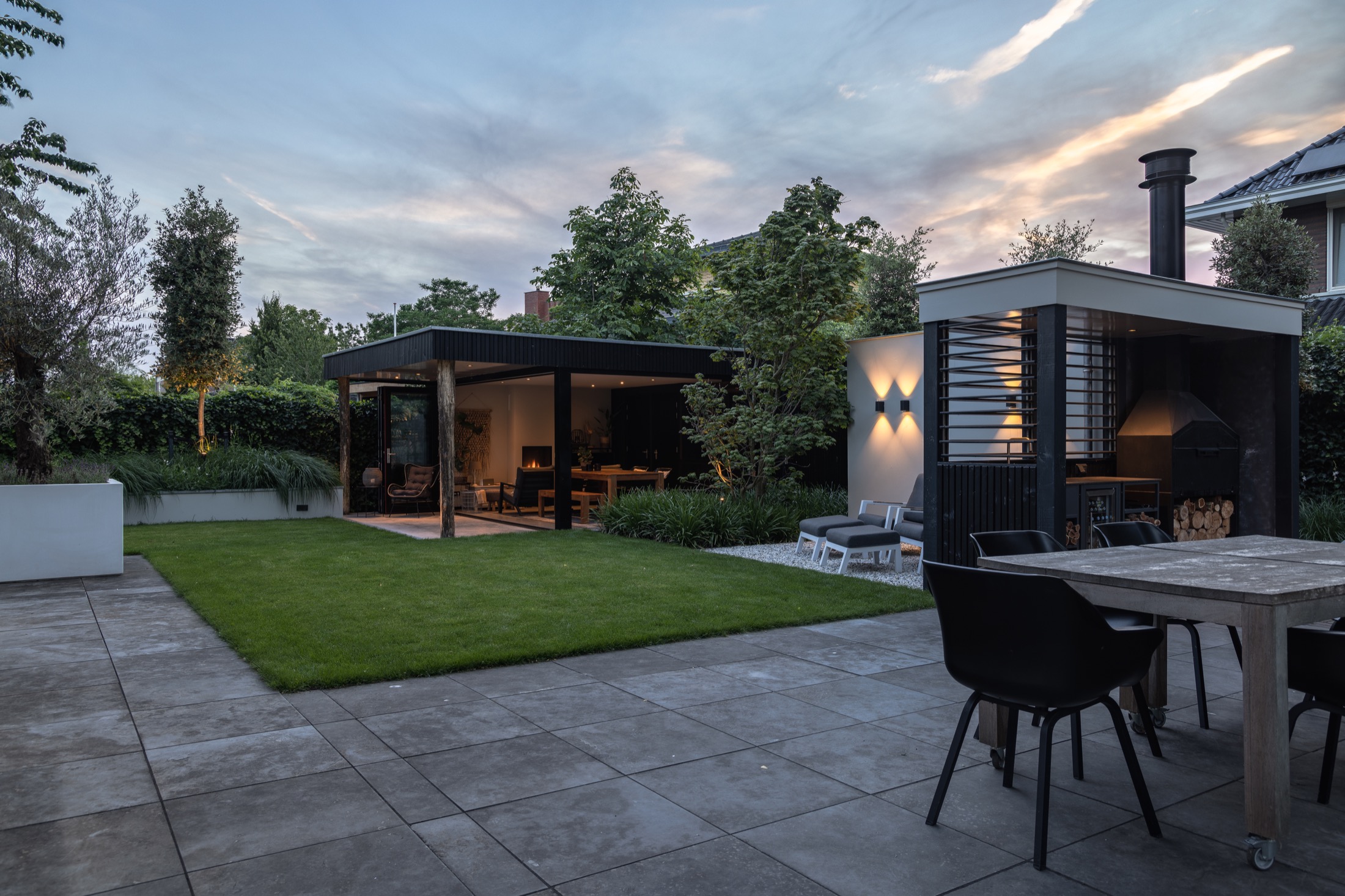 moderne tuin met strakke lijnen