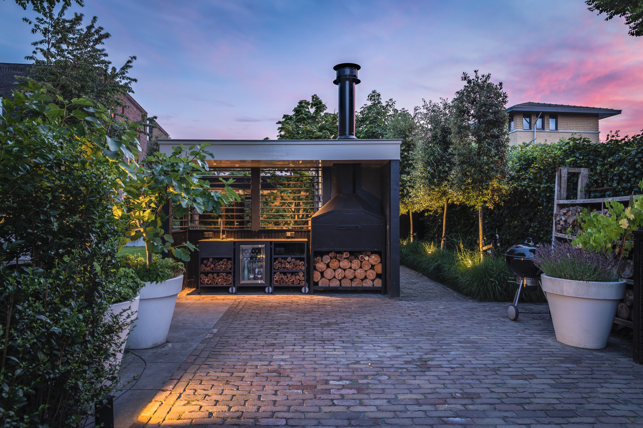 luxe tuin met buitenkeuken