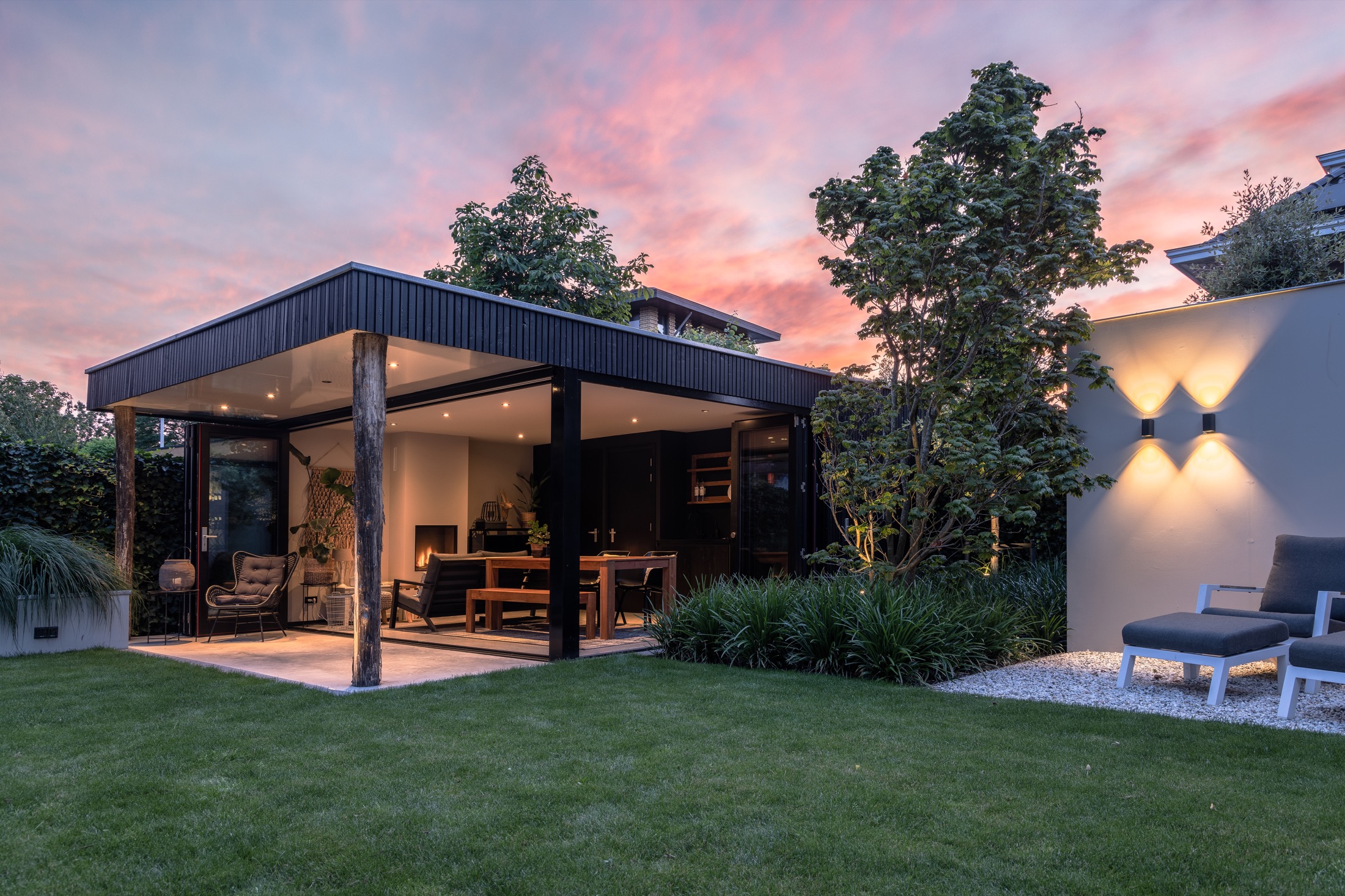 sfeervolle tuin met luxe buitenverlichting