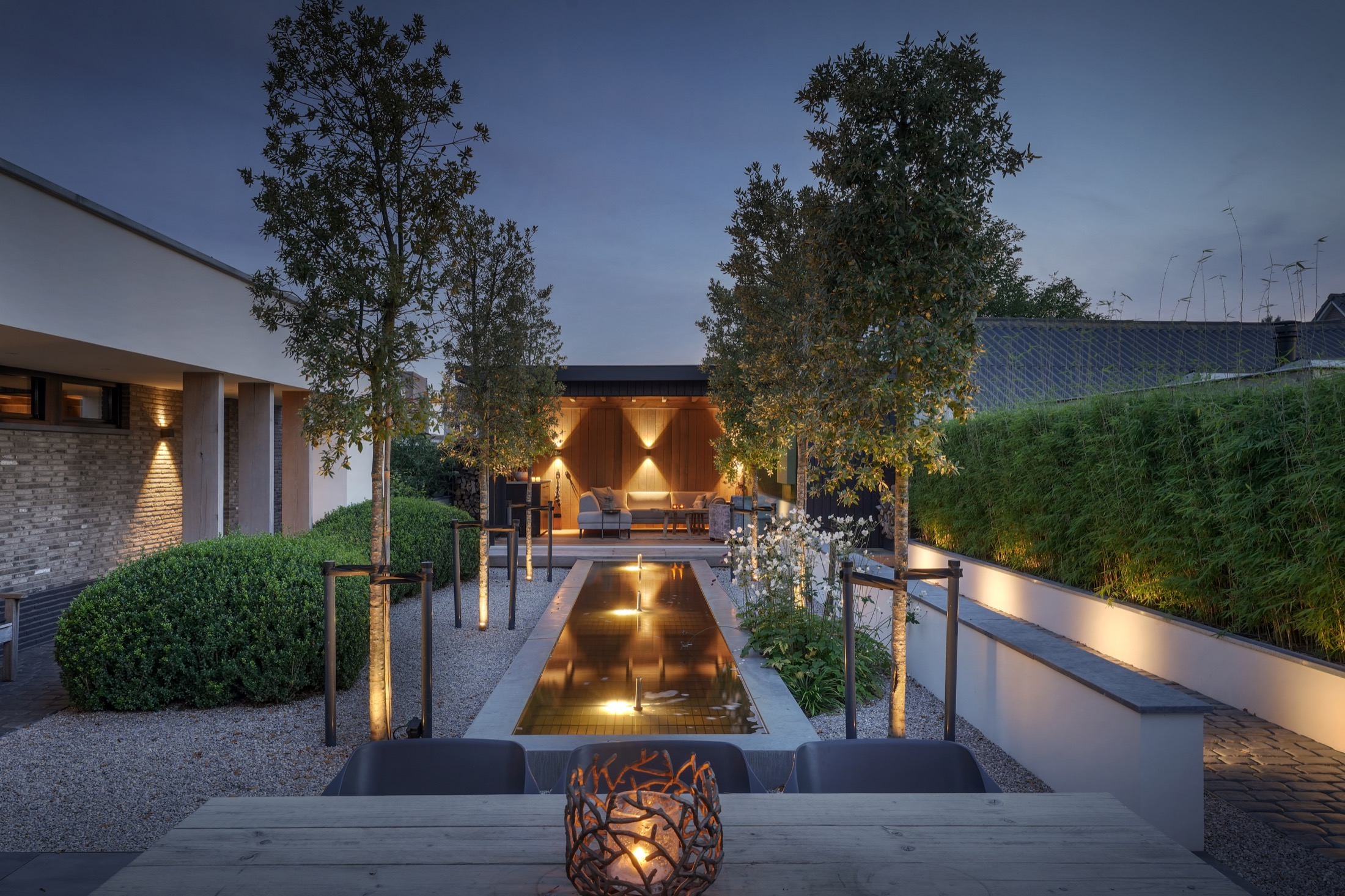 exclusieve tuin inrichting met luxe buitenverlichting