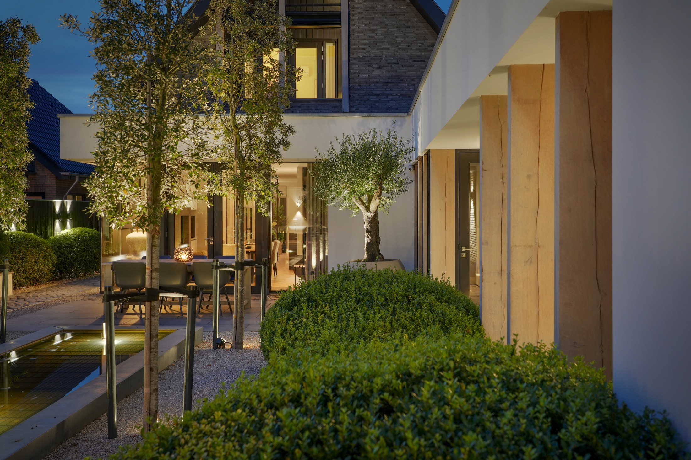 design tuin met luxe buitenverlichting