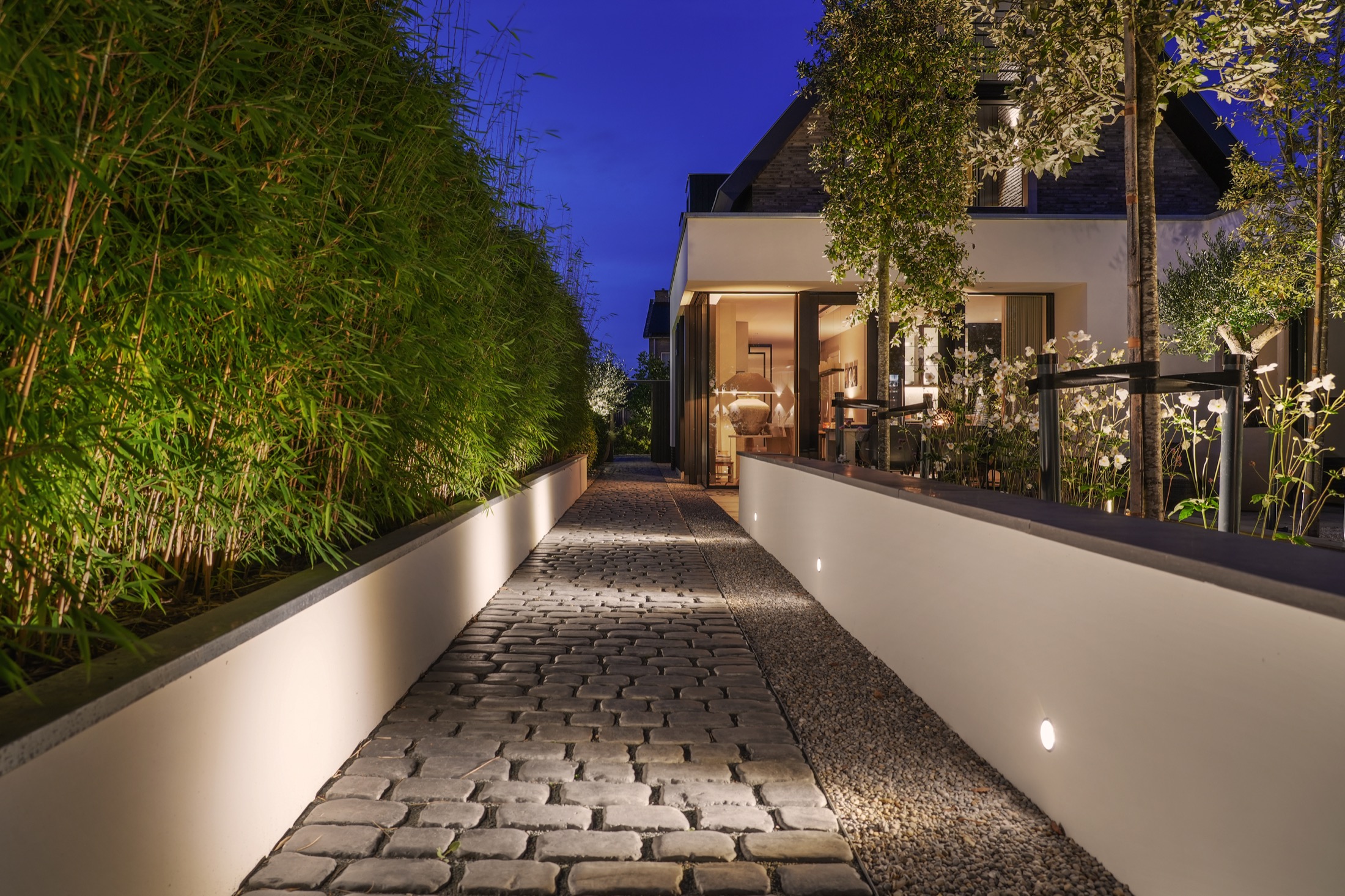 luxe tuin inspiratie met buitenverlichting