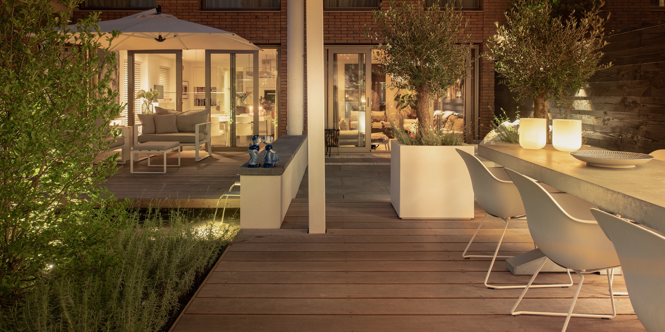 sfeervolle tuin met terrassen
