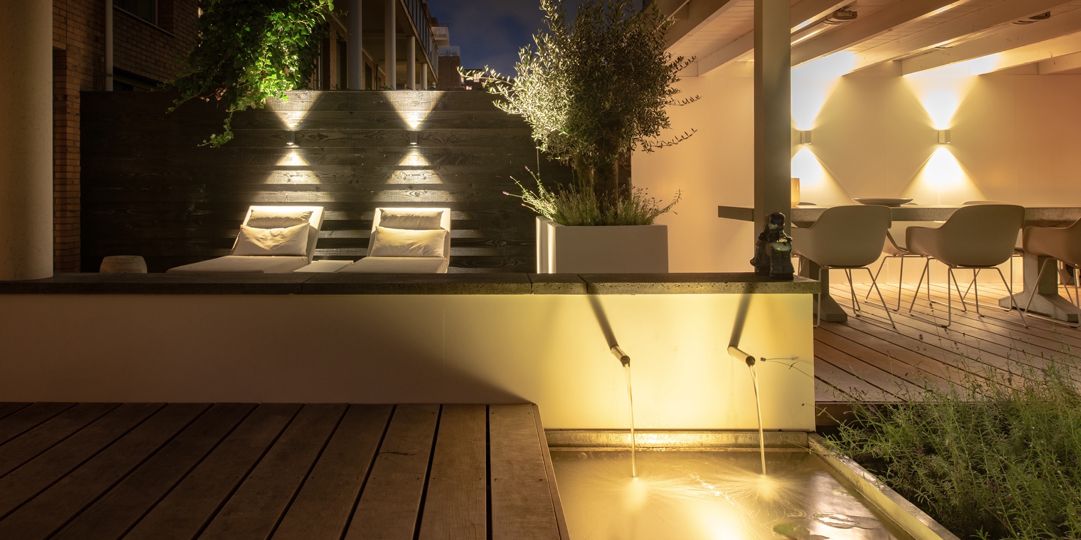 sfeervolle buitenverlichting in tuin