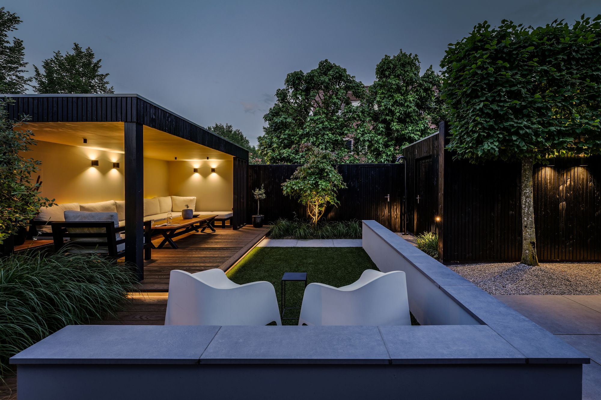 tuin met verlichting
