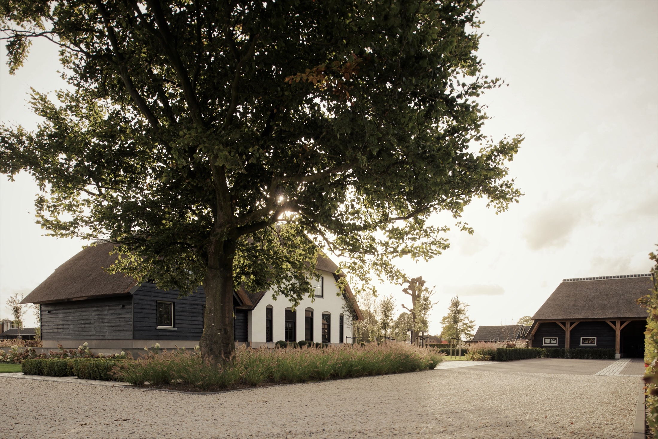 villa met groene tuin