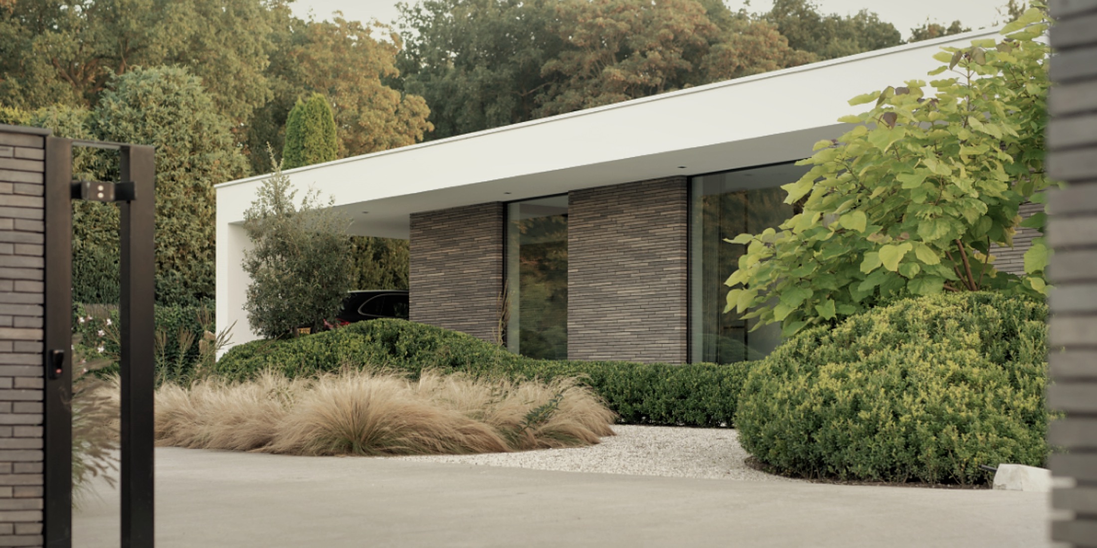 villa met moderne tuin