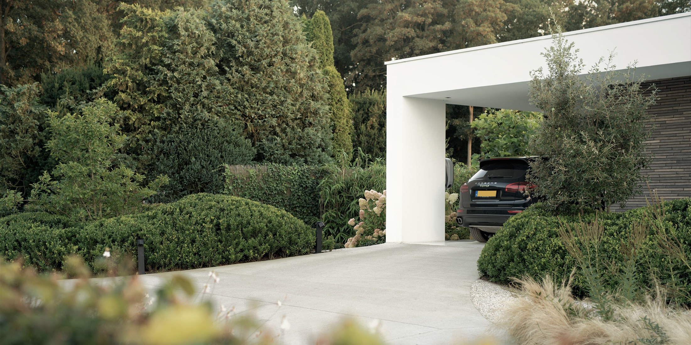 villa met groene tuin