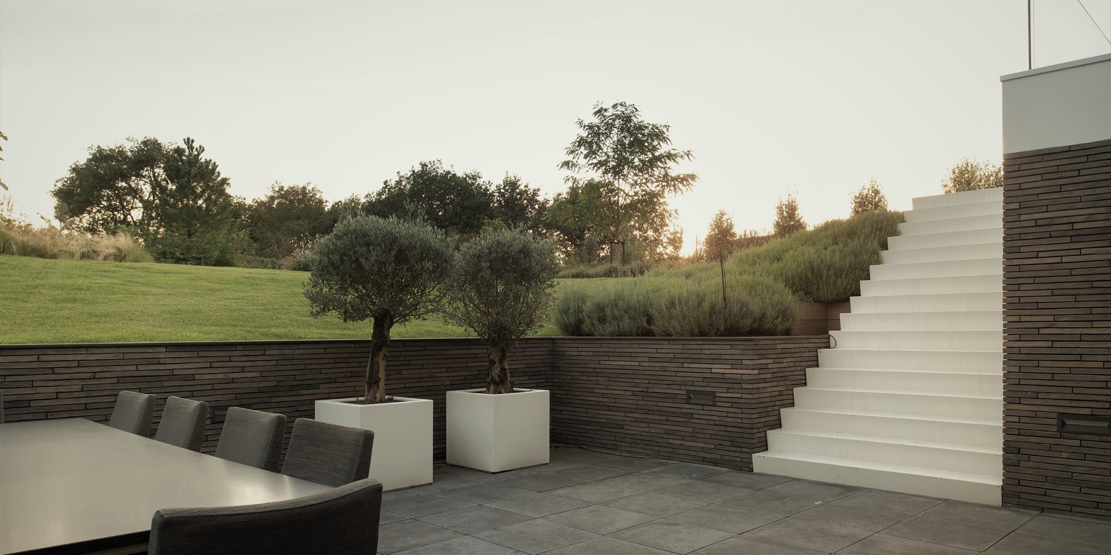 tuininrichting met sfeervolle beplanting