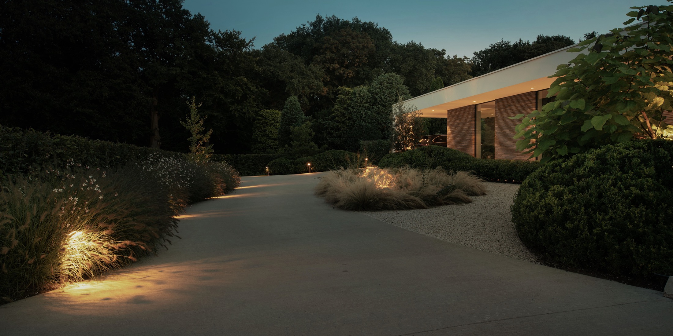 luxe tuin met buitenverlichting