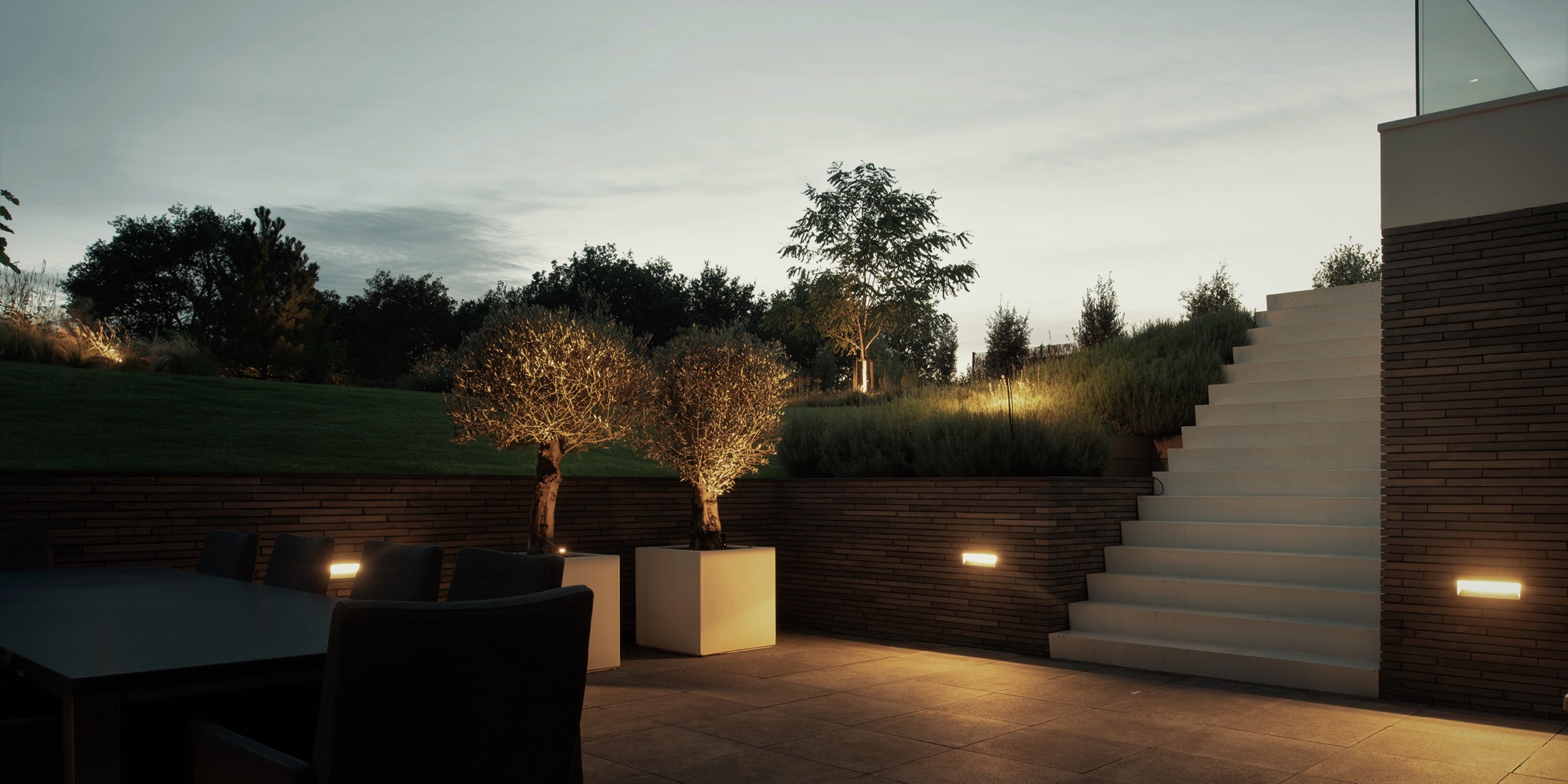 groene luxe tuin met verlichting voor buiten