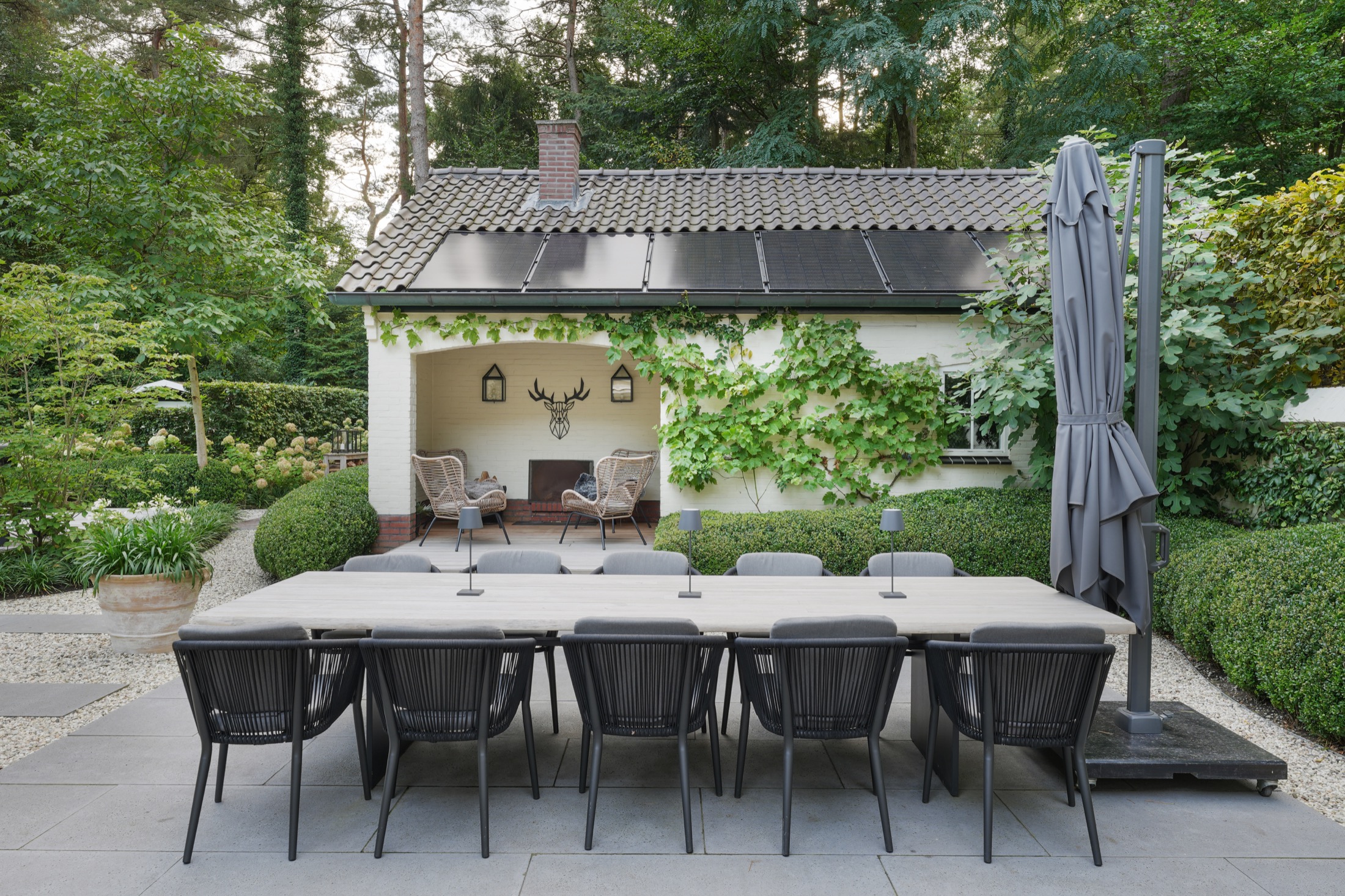 luxe terras in bostuin