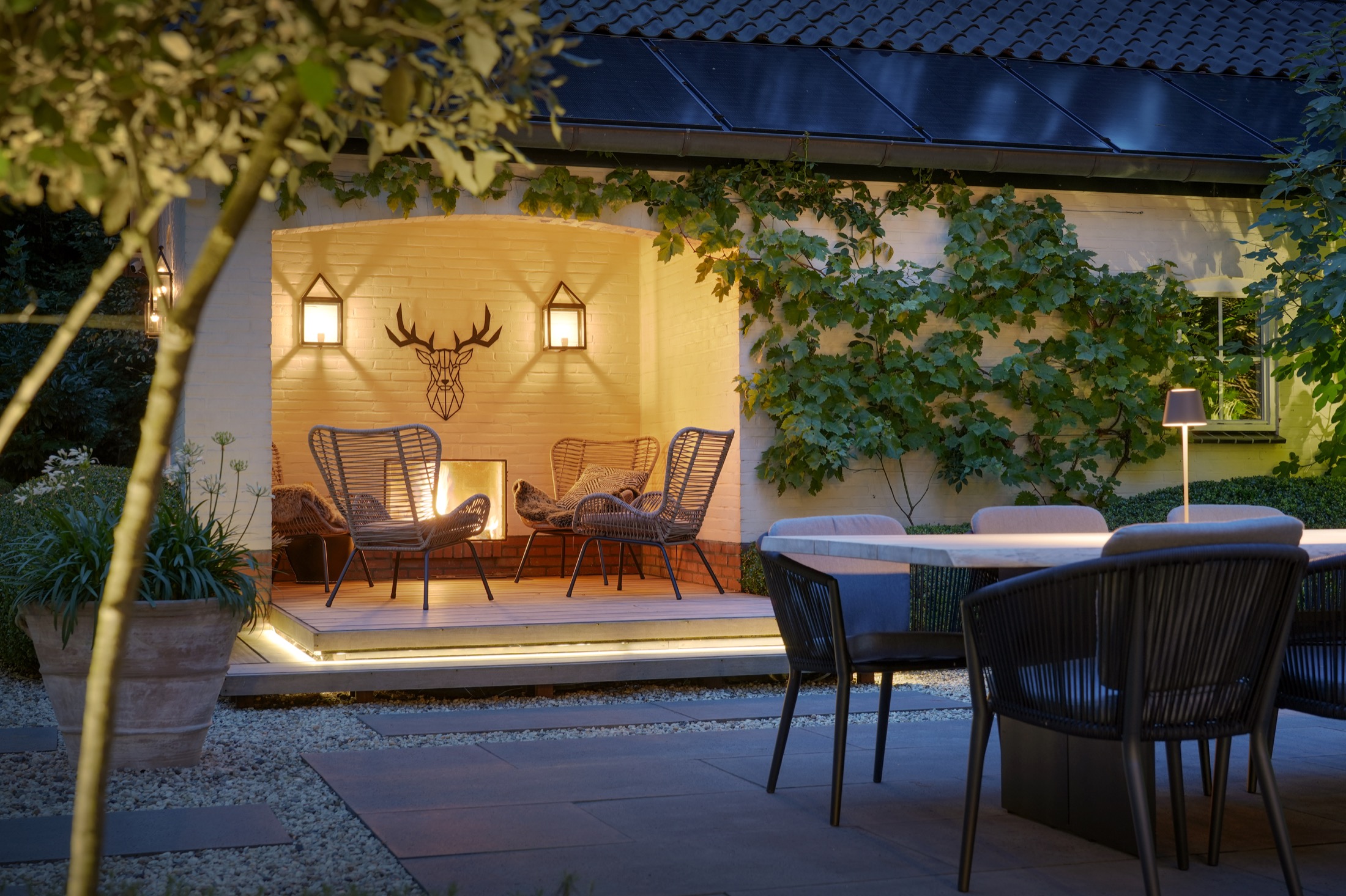 luxe tuin met bijgebouw