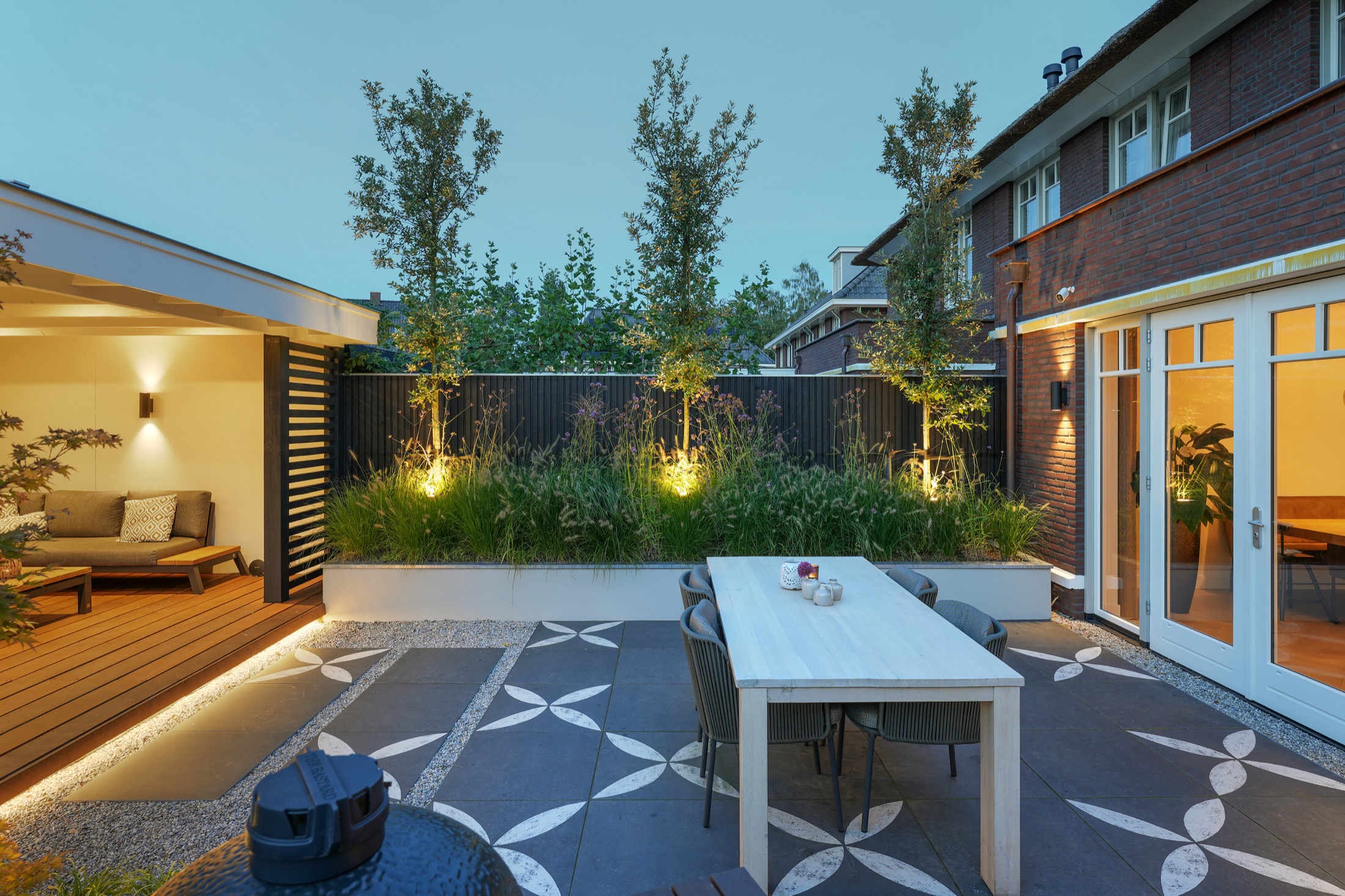 modern tuinontwerp met terrasoverkapping