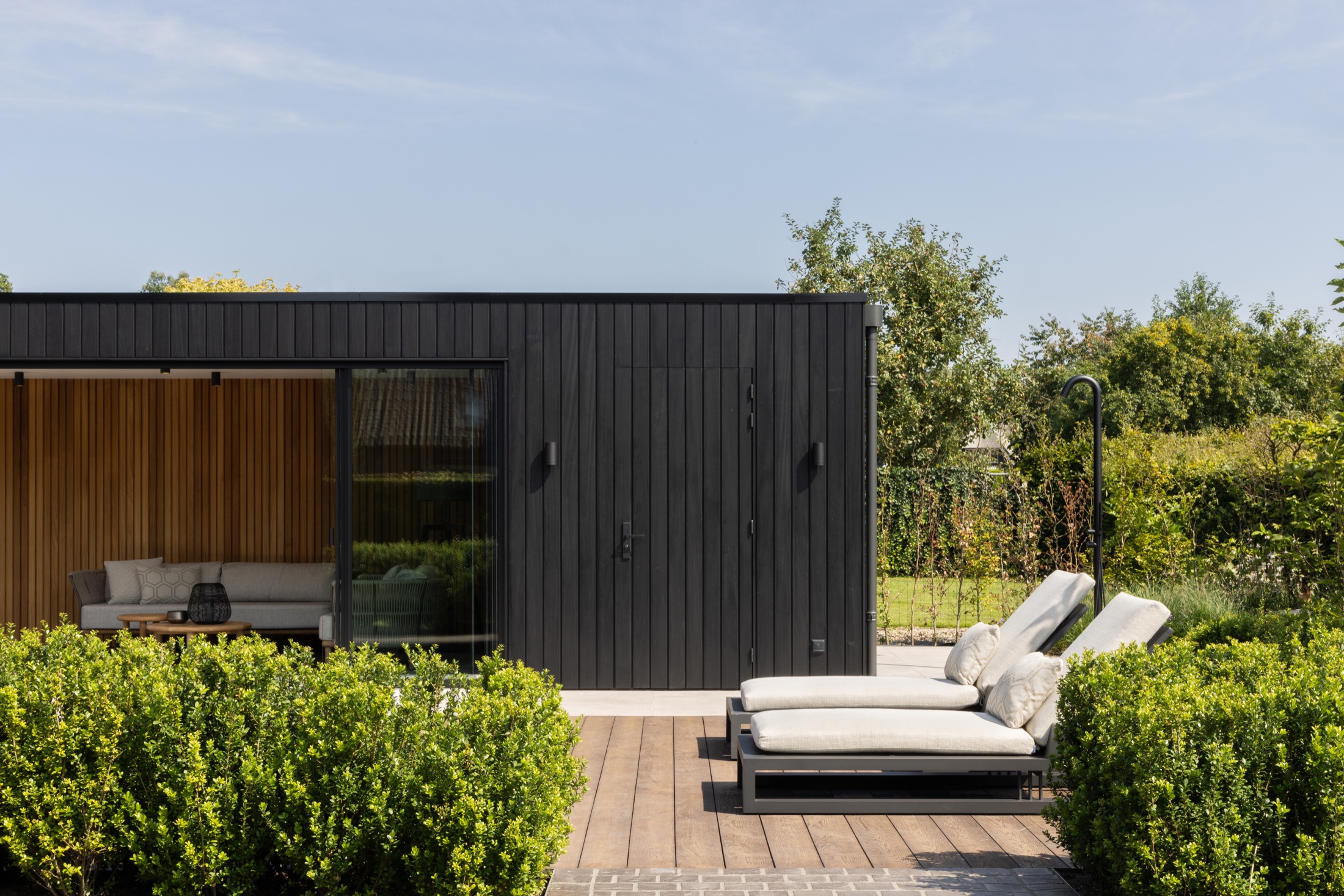 luxe tuin ontwerp met poolhouse