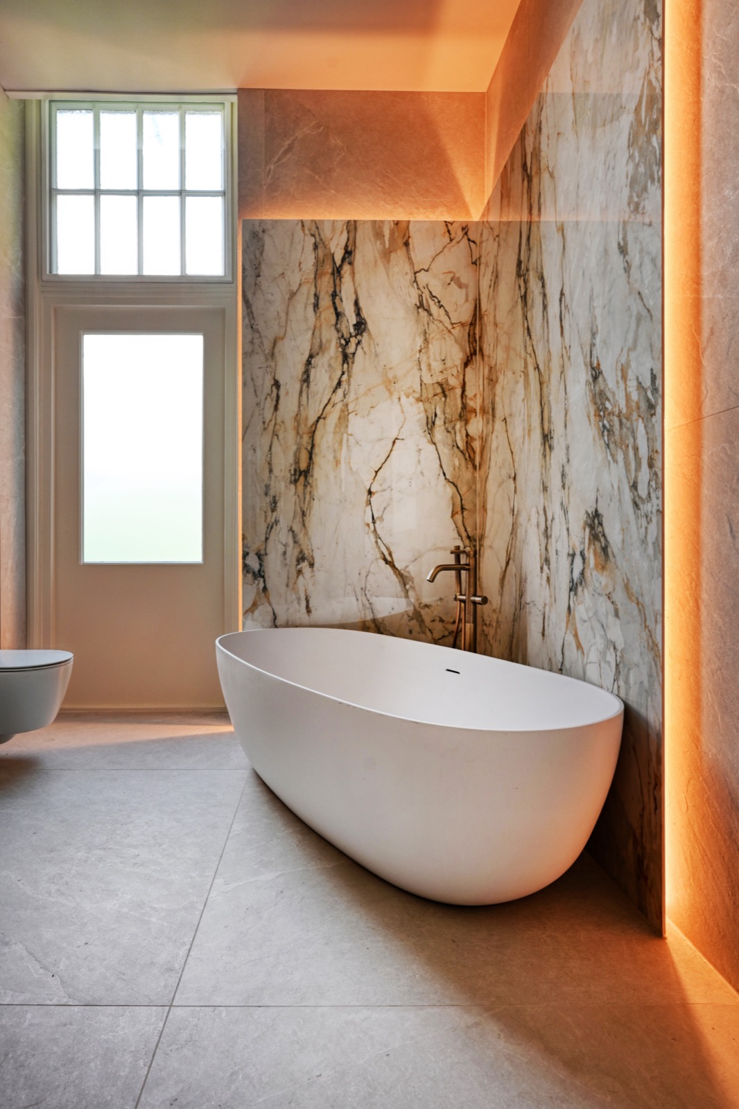 bad met luxe tegels