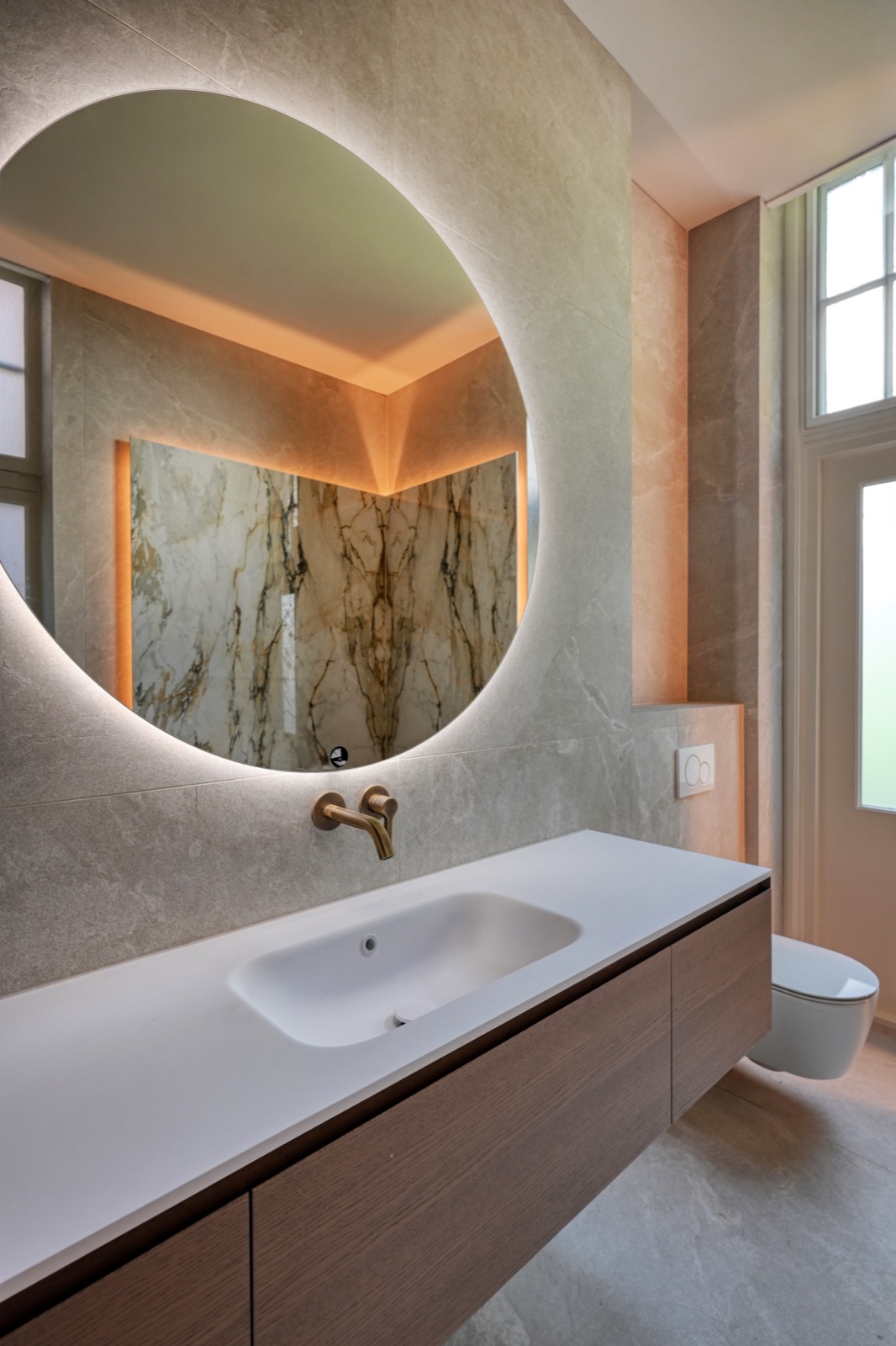 design badkamer met luxe tegels