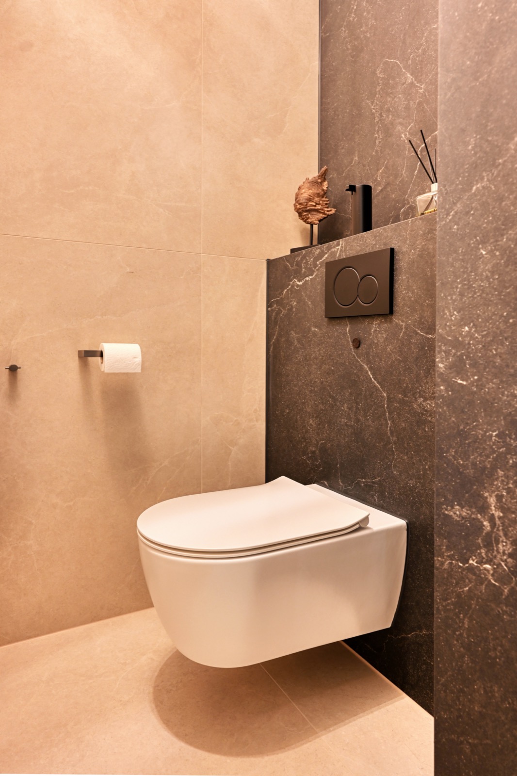 luxe toilet