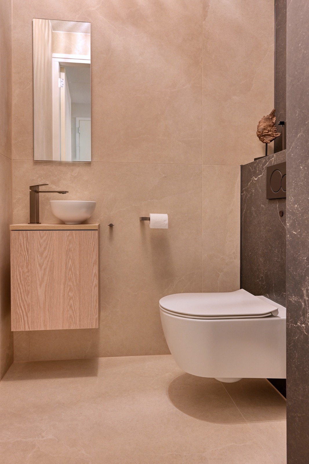 toilet met luxe tegels